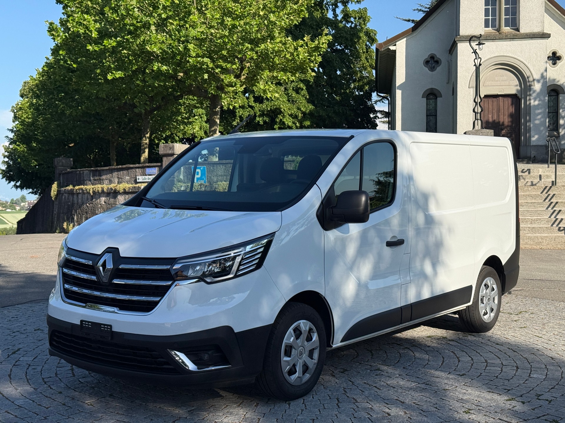 RENAULT Trafic 2.0 Blue dCi 130 Advance L1H1-image-0