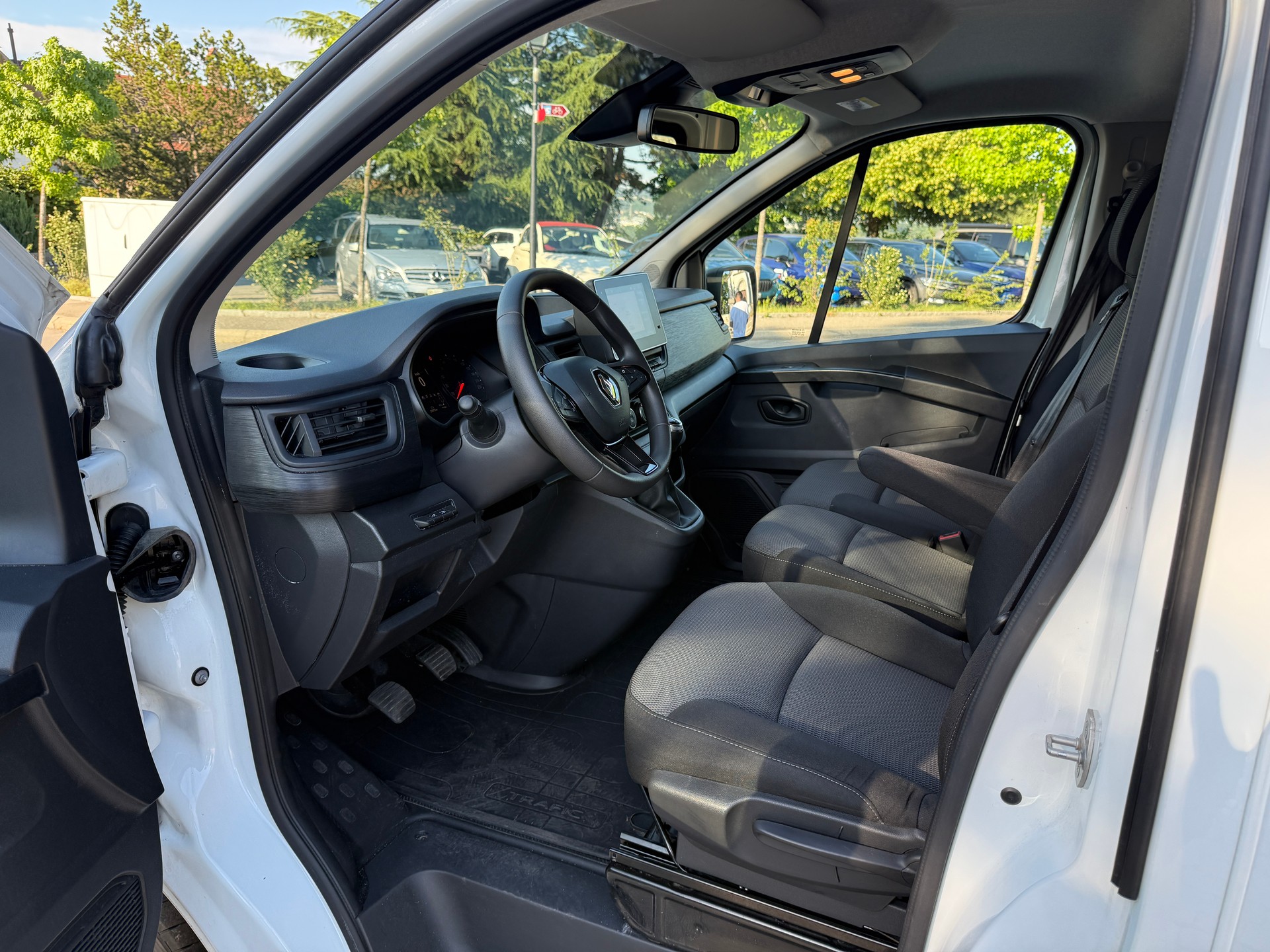 RENAULT Trafic 2.0 Blue dCi 130 Advance L1H1-image-15