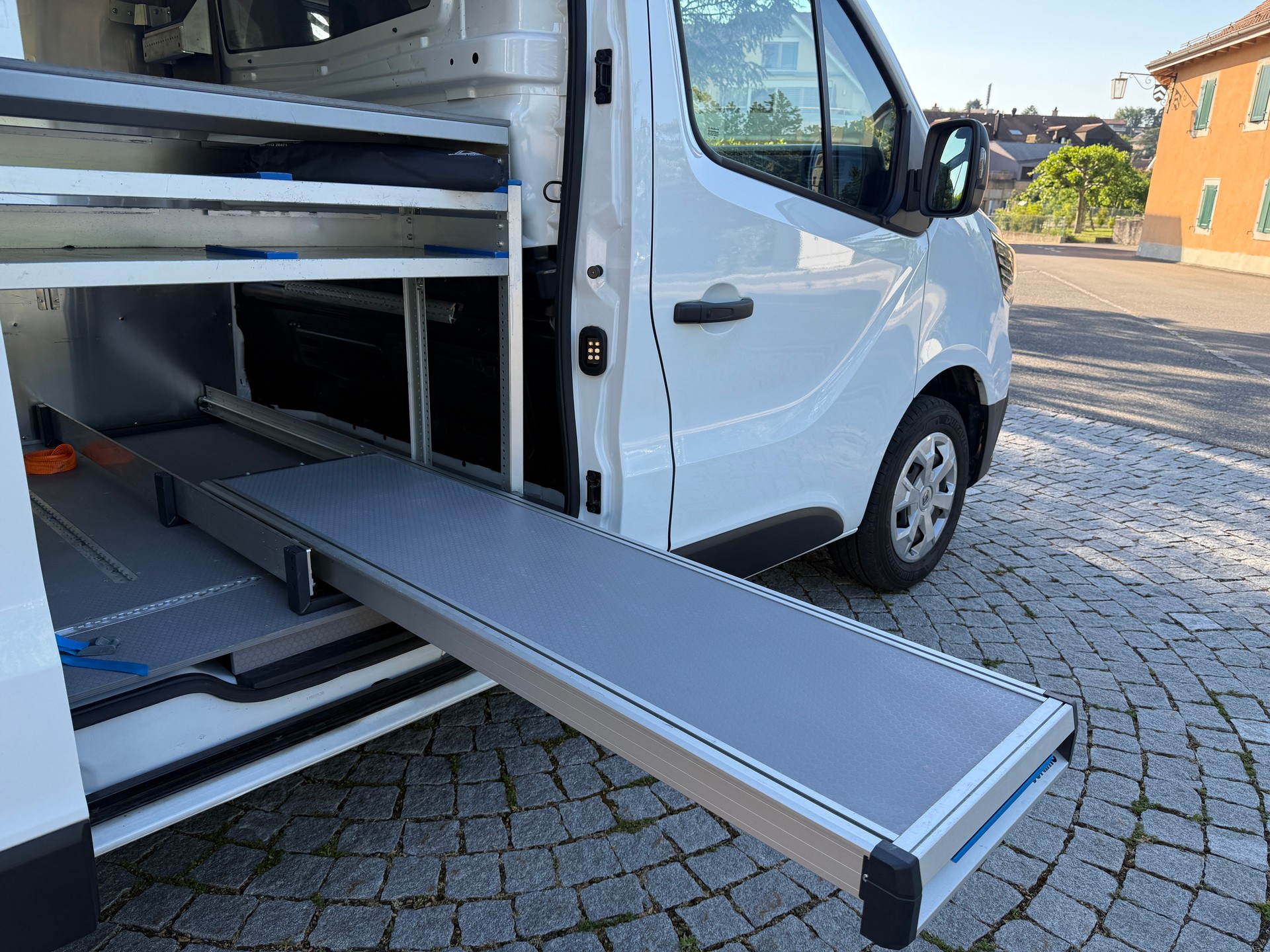 RENAULT Trafic 2.0 Blue dCi 130 Advance L1H1-image-9