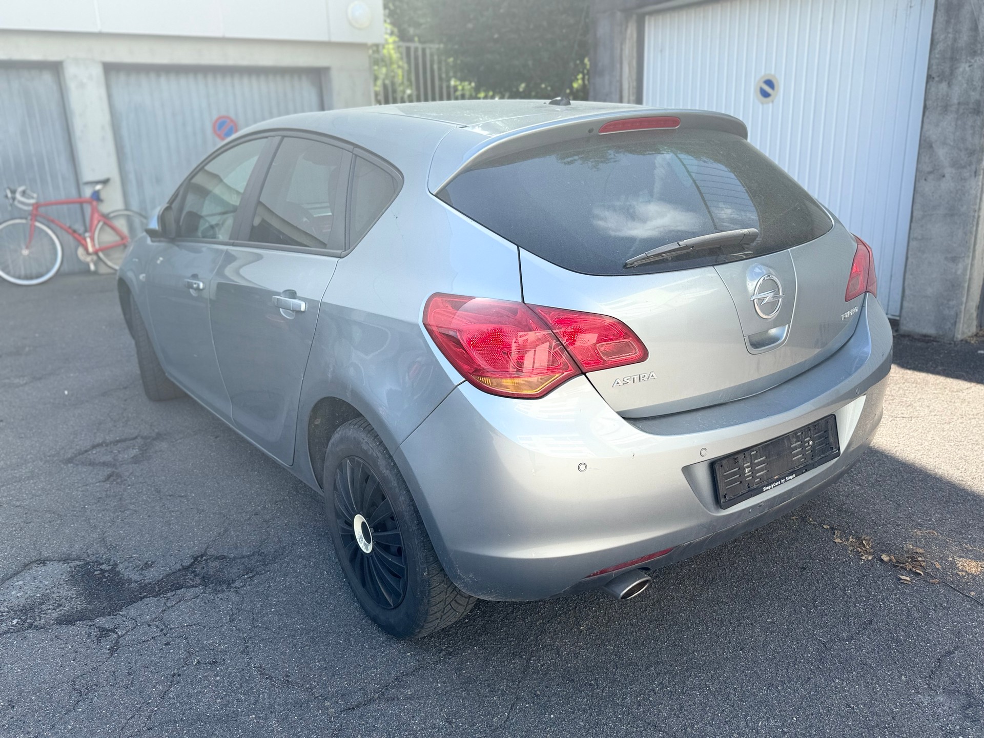 OPEL Astra 1.4i 16V Turbo Cosmo-image-1