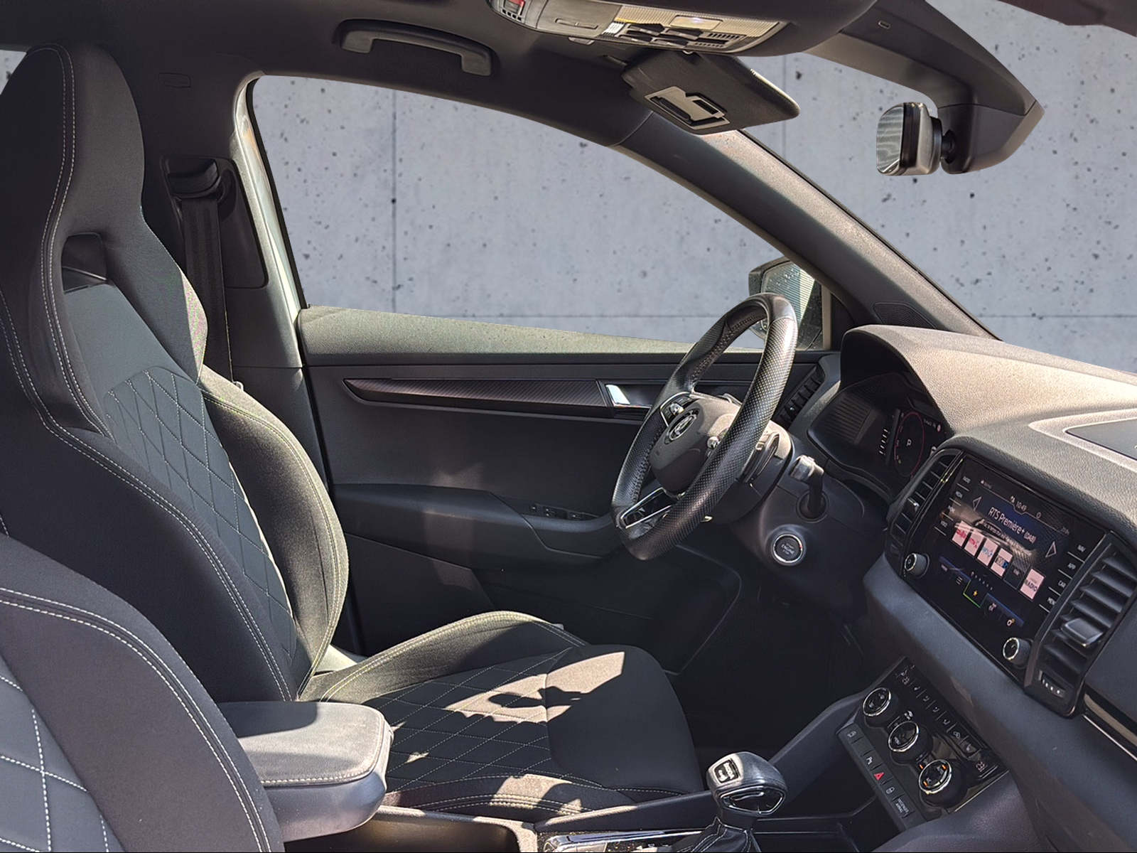 SKODA Karoq 2.0 TSI SportLine 4x4 DSG-image-8