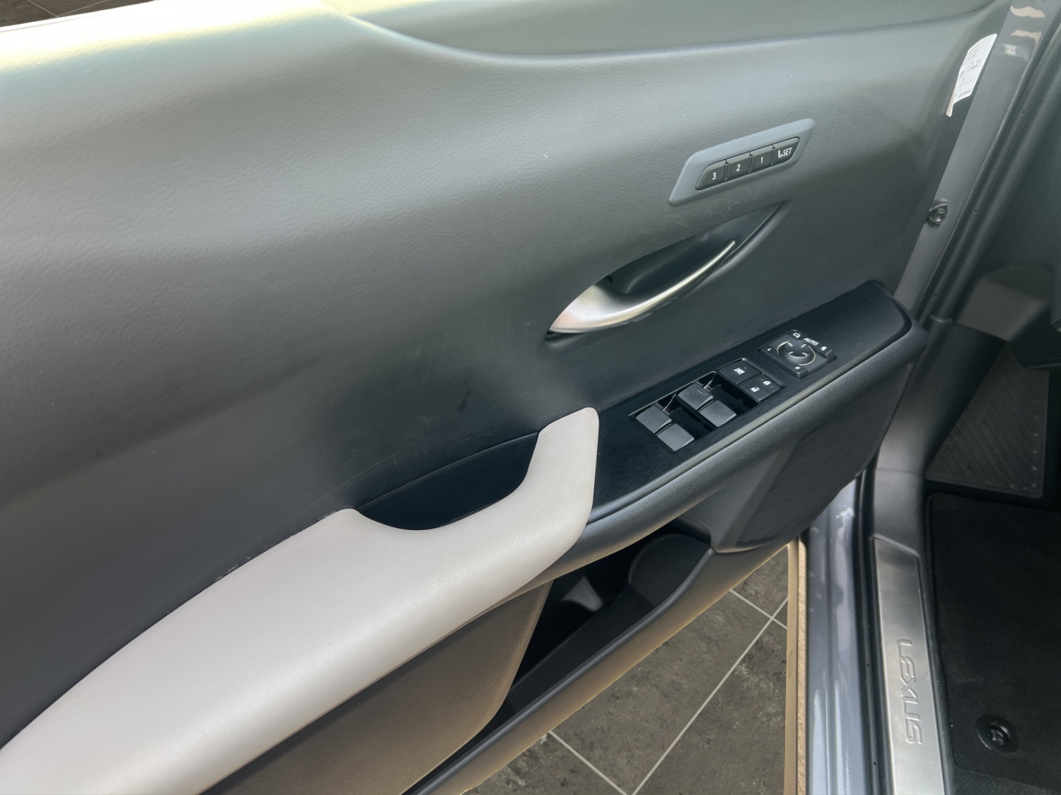 LEXUS UX 250h Excellence-image-17