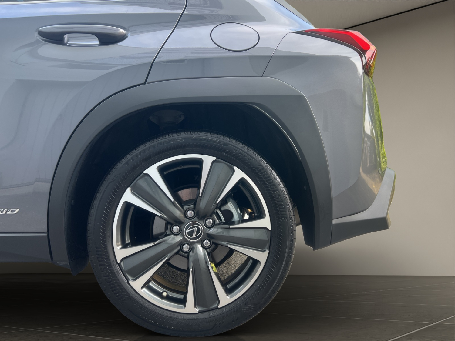 LEXUS UX 250h Excellence-image-24