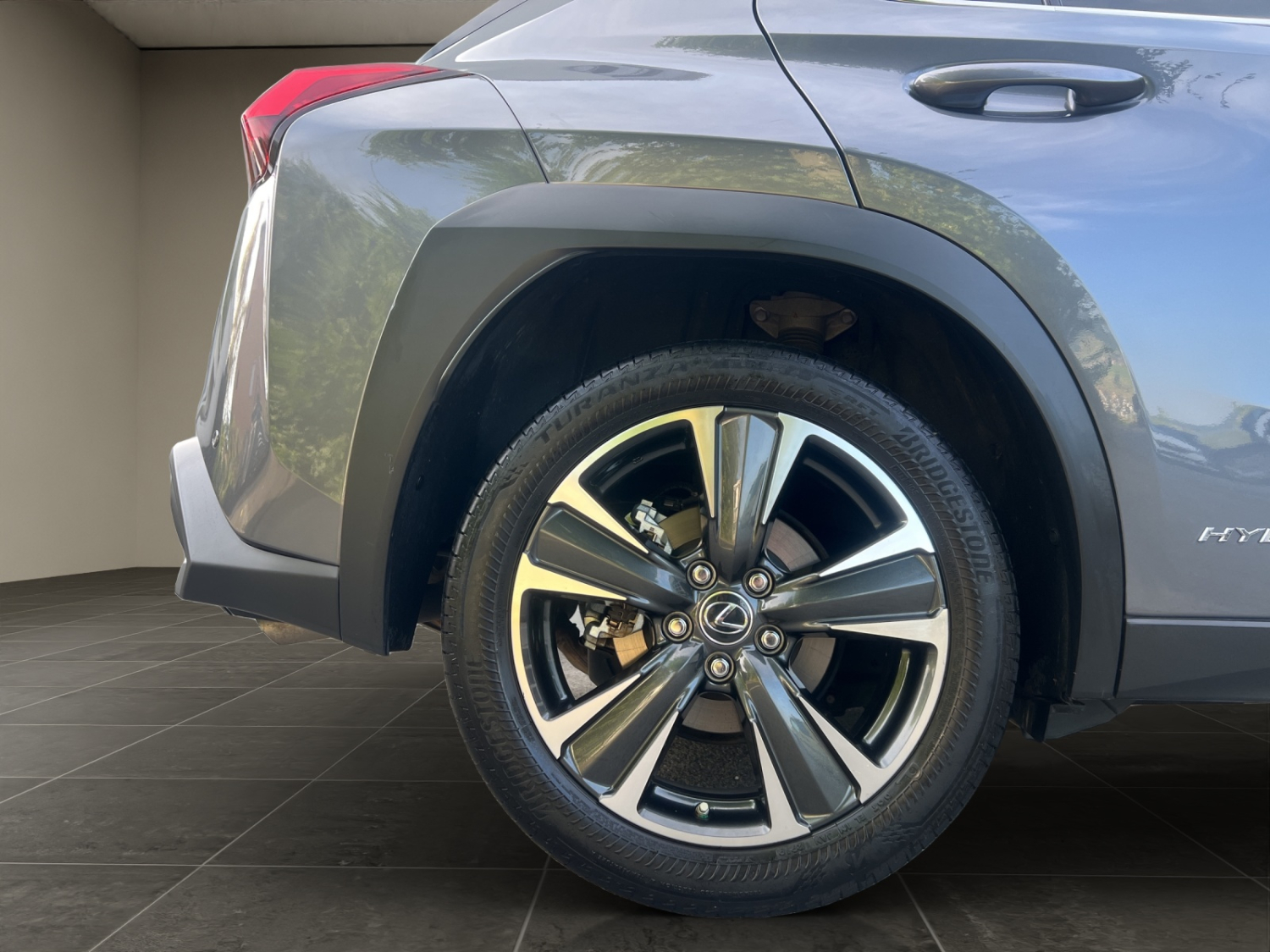 LEXUS UX 250h Excellence-image-23