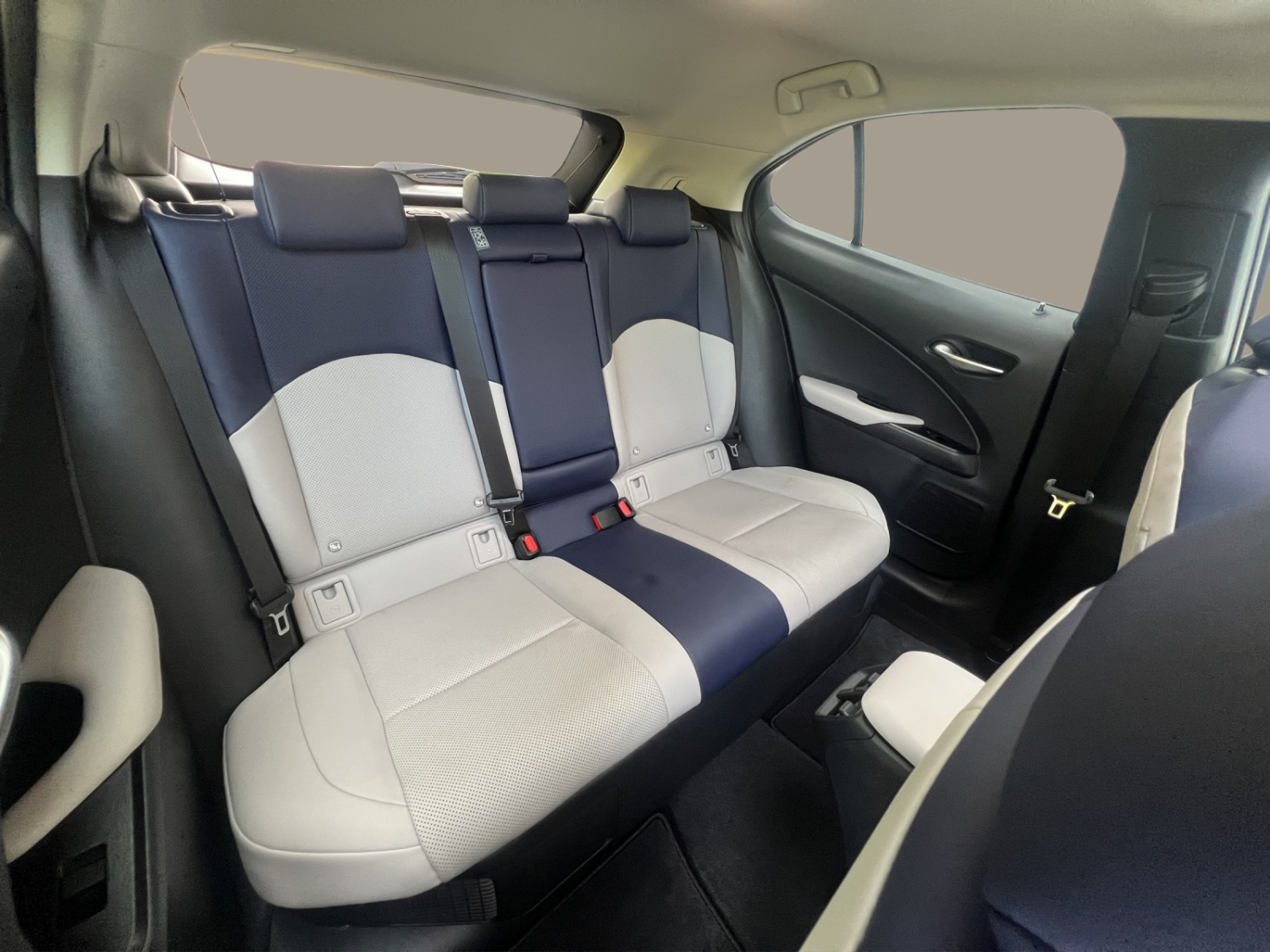 LEXUS UX 250h Excellence-image-9
