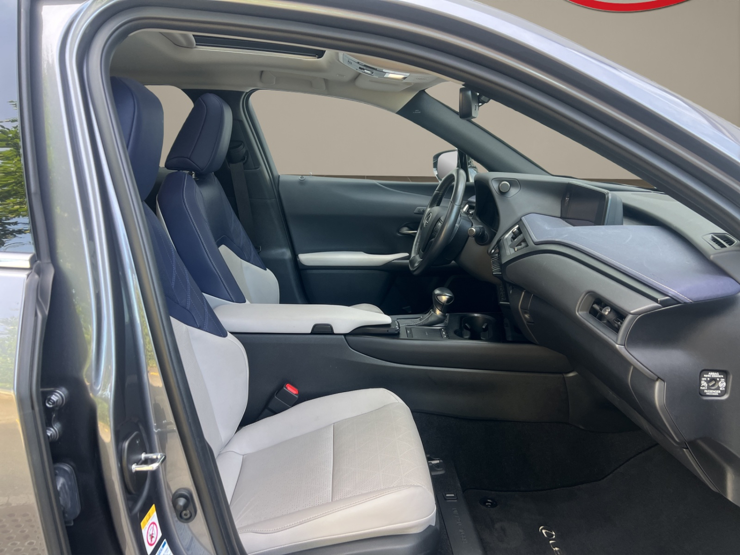 LEXUS UX 250h Excellence-image-8