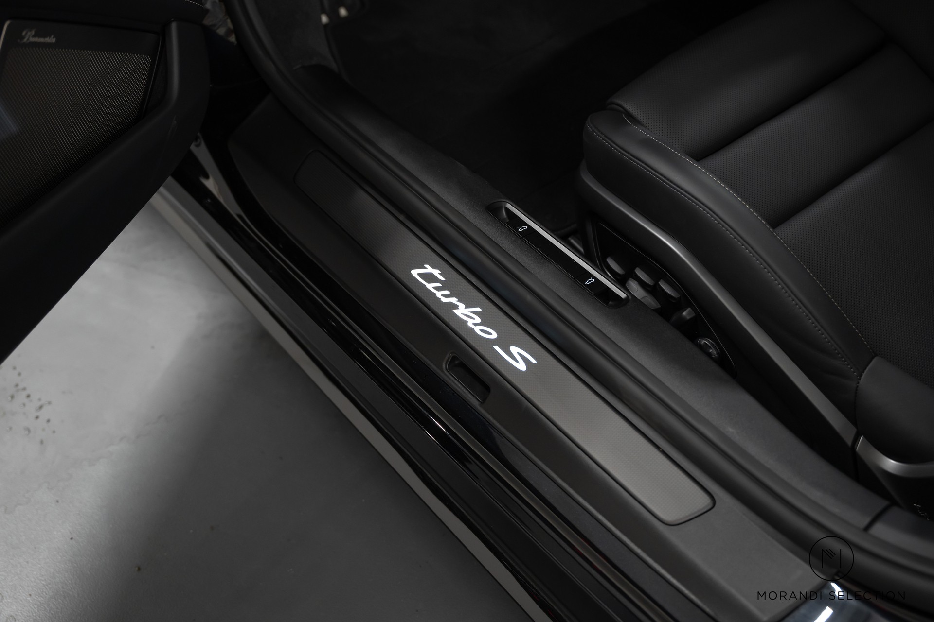 PORSCHE 911 Cabriolet 3.6 Turbo S PDK-image-13