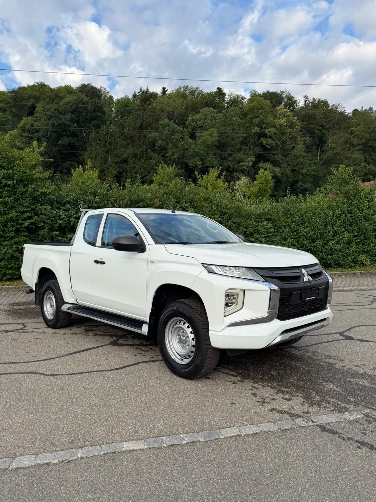 MITSUBISHI L 200 2.2 Value Club Cab-image-0
