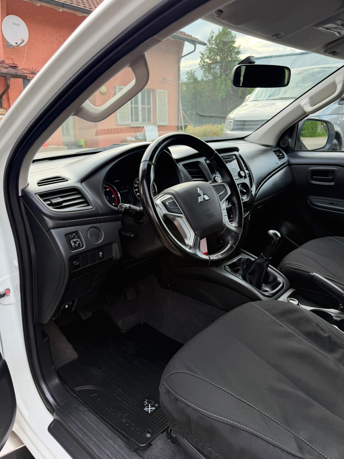 MITSUBISHI L 200 2.2 Value Club Cab-image-10