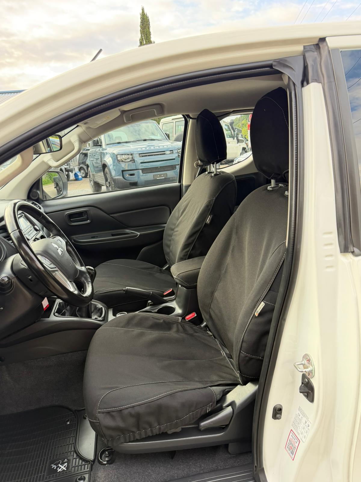 MITSUBISHI L 200 2.2 Value Club Cab-image-13