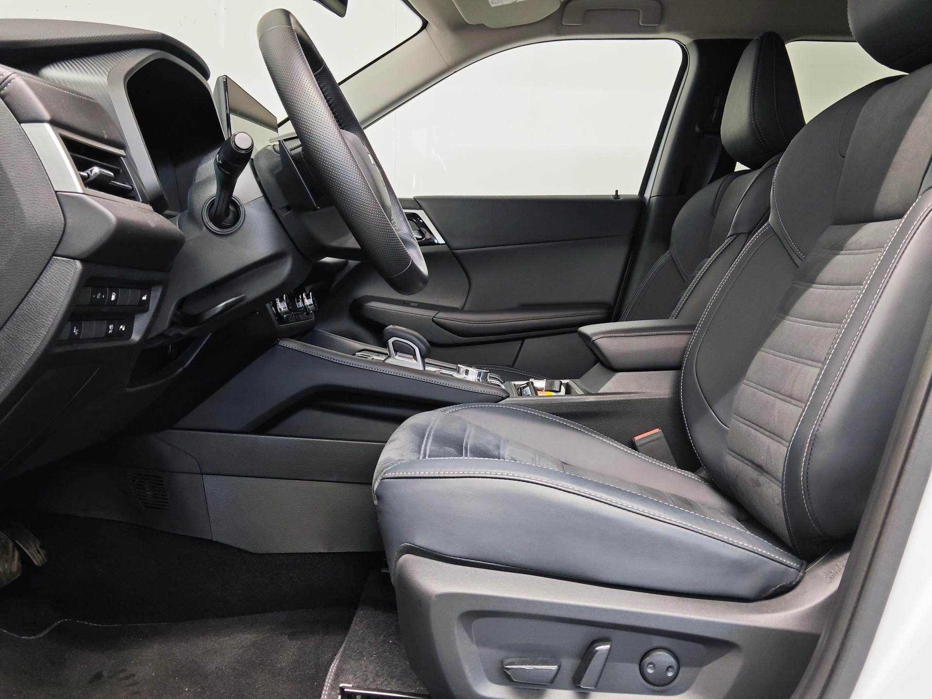 MITSUBISHI Outlander 2.4 PHEV Intense 4x4-image-4