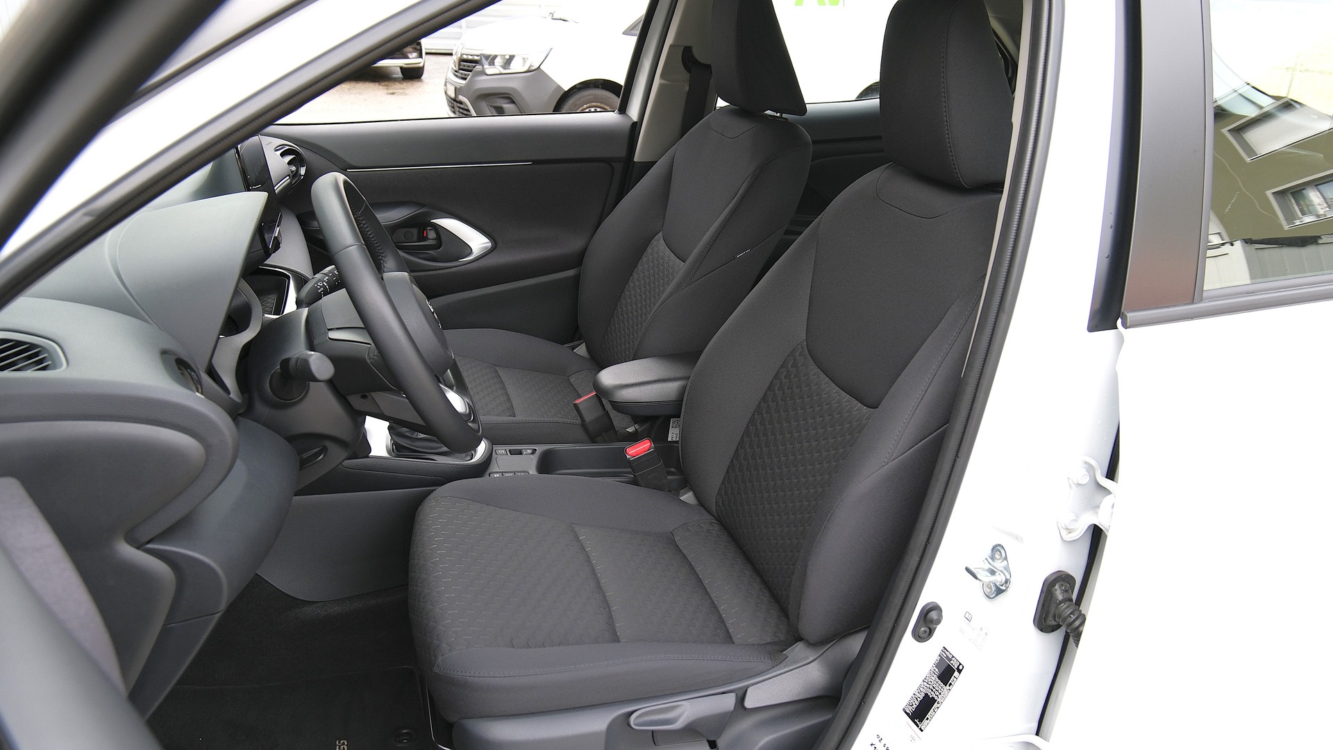 TOYOTA Yaris Cross 1.5 Trend e-CVT-image-3