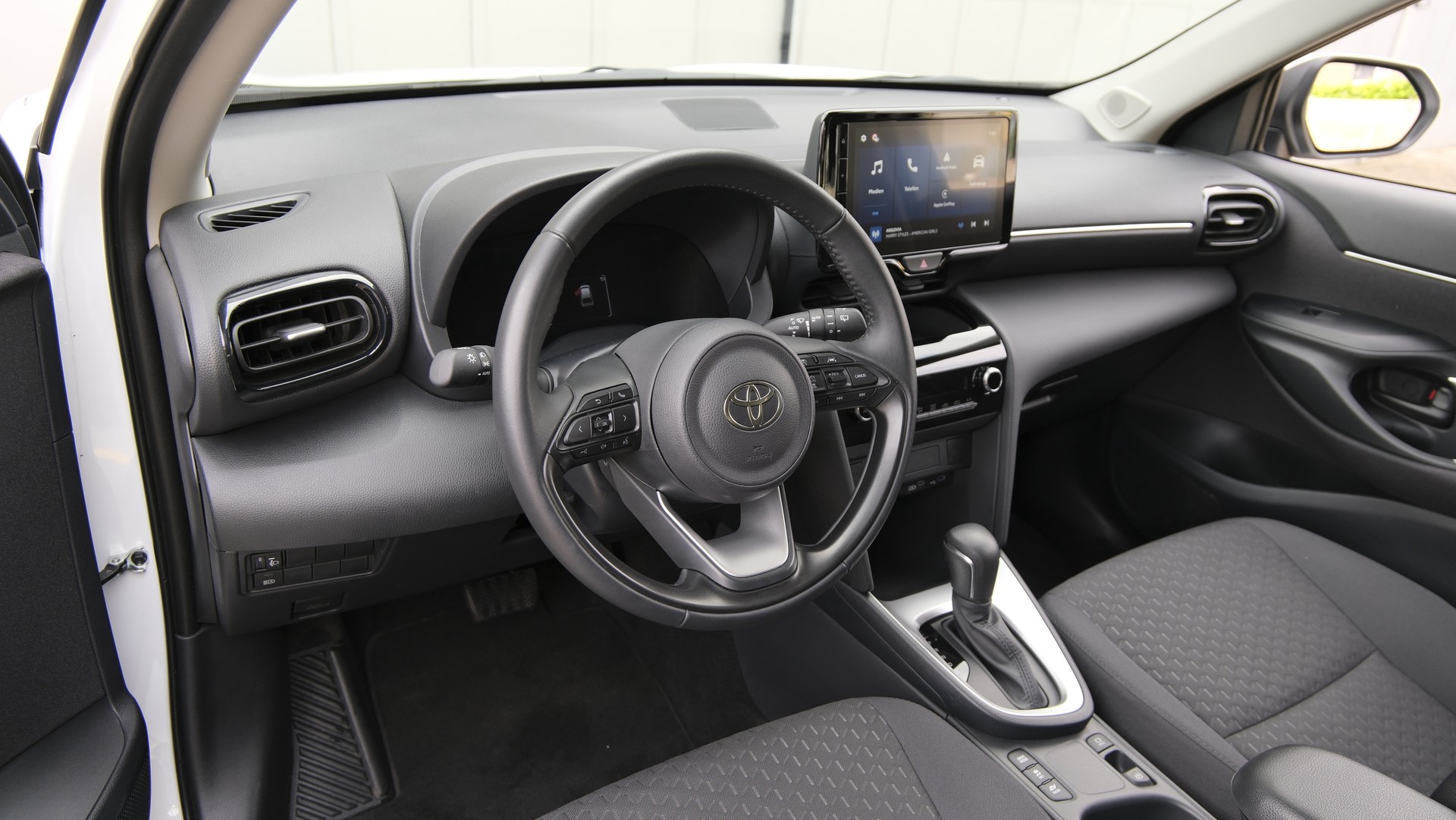 TOYOTA Yaris Cross 1.5 Trend e-CVT-image-2