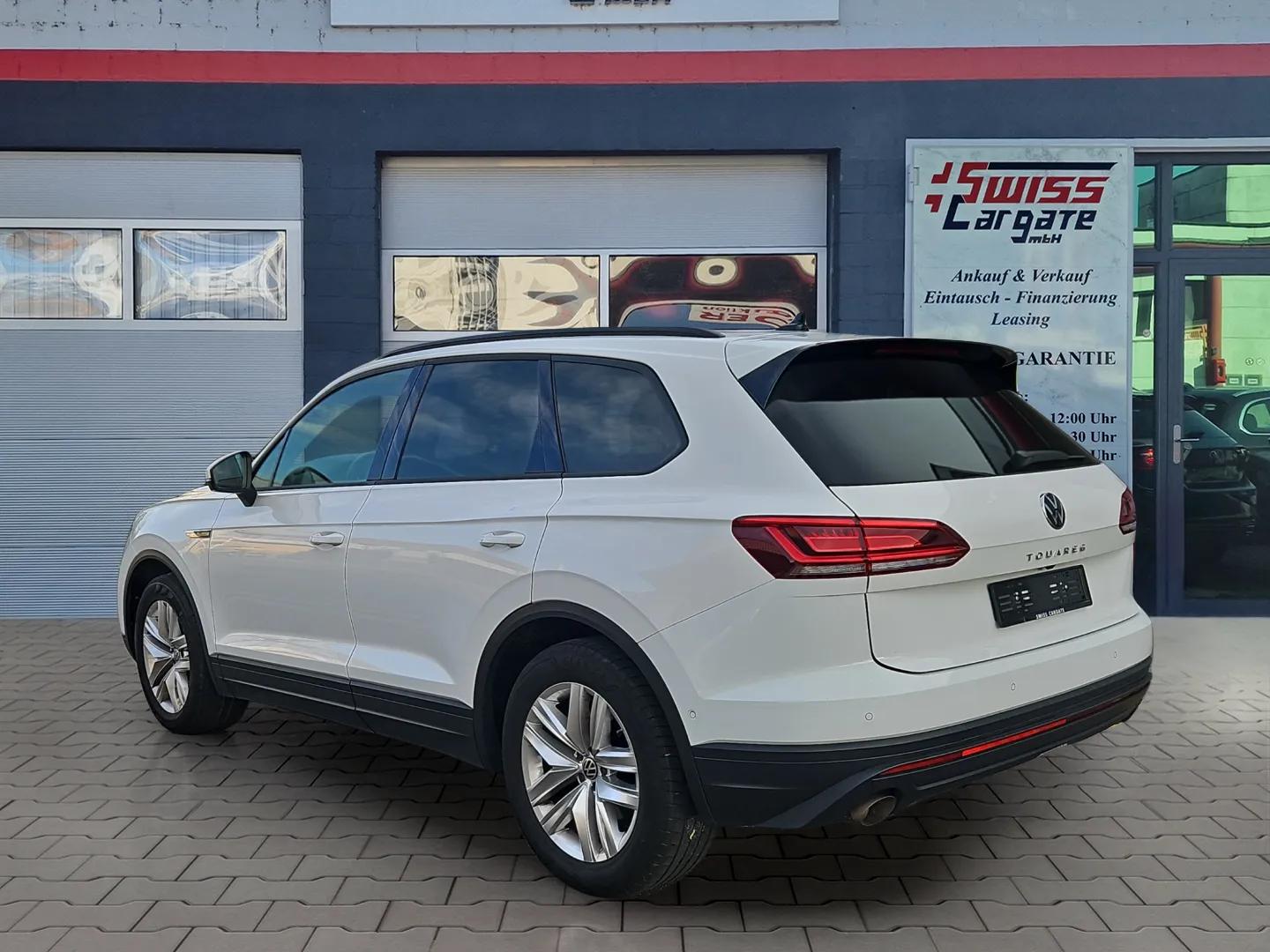 VW Touareg 3.0 TDI Tiptronic 286PS mit AHK & Luftfederung + Panoramadach-image-5