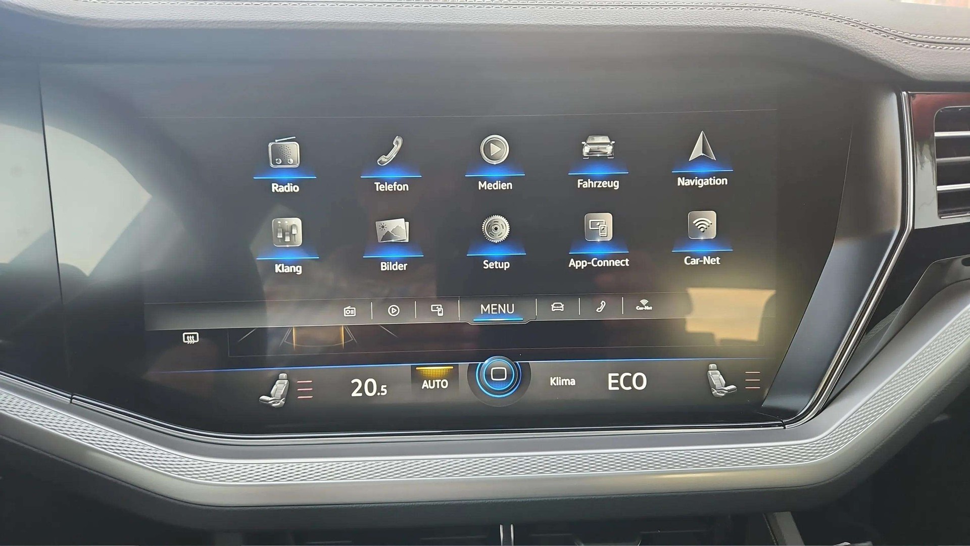 VW Touareg 3.0 TDI Tiptronic 286PS mit AHK & Luftfederung + Panoramadach-image-22
