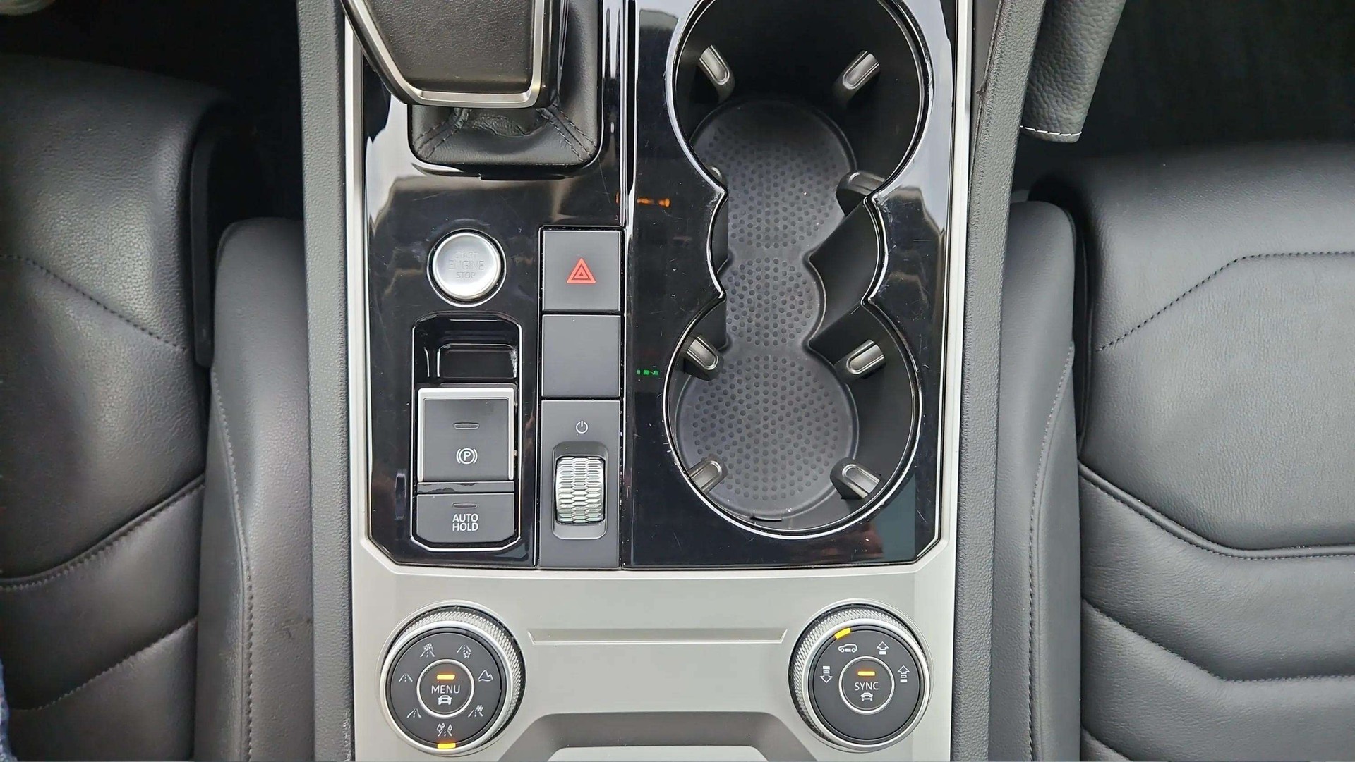 VW Touareg 3.0 TDI Tiptronic 286PS mit AHK & Luftfederung + Panoramadach-image-24