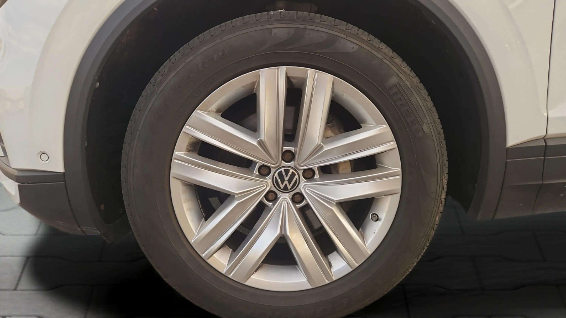 VW Touareg 3.0 TDI Tiptronic 286PS mit AHK & Luftfederung + Panoramadach-image-30