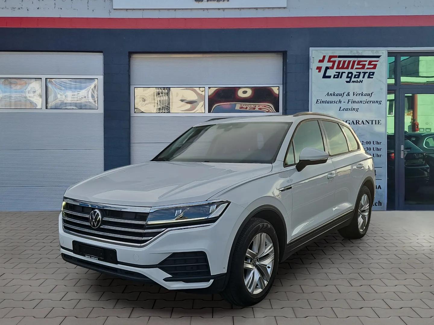 VW Touareg 3.0 TDI Tiptronic 286PS mit AHK & Luftfederung + Panoramadach-showroom-element-3