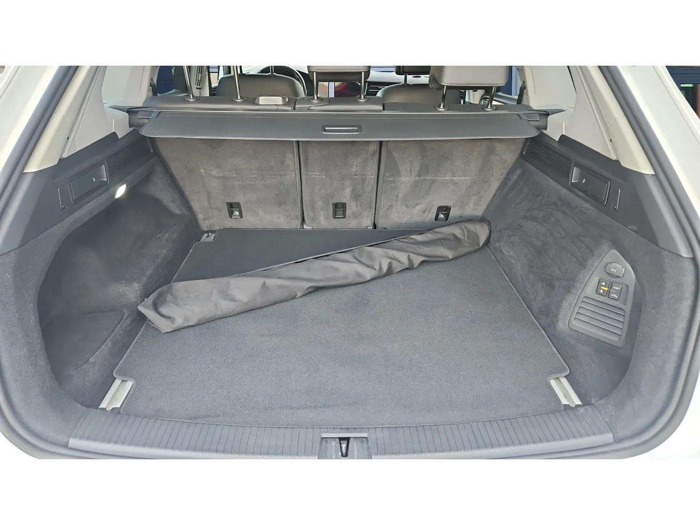 VW Touareg 3.0 TDI Tiptronic 286PS mit AHK & Luftfederung + Panoramadach-image-14