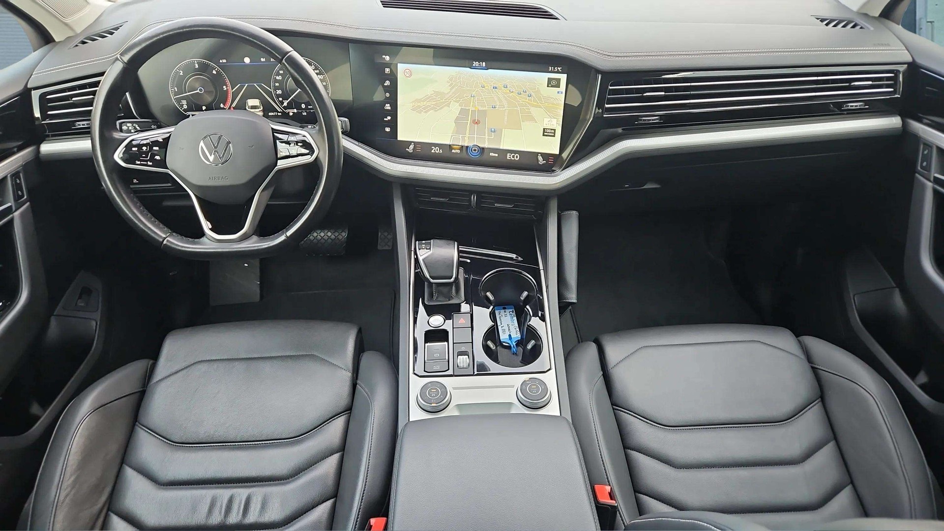 VW Touareg 3.0 TDI Tiptronic 286PS mit AHK & Luftfederung + Panoramadach-image-9