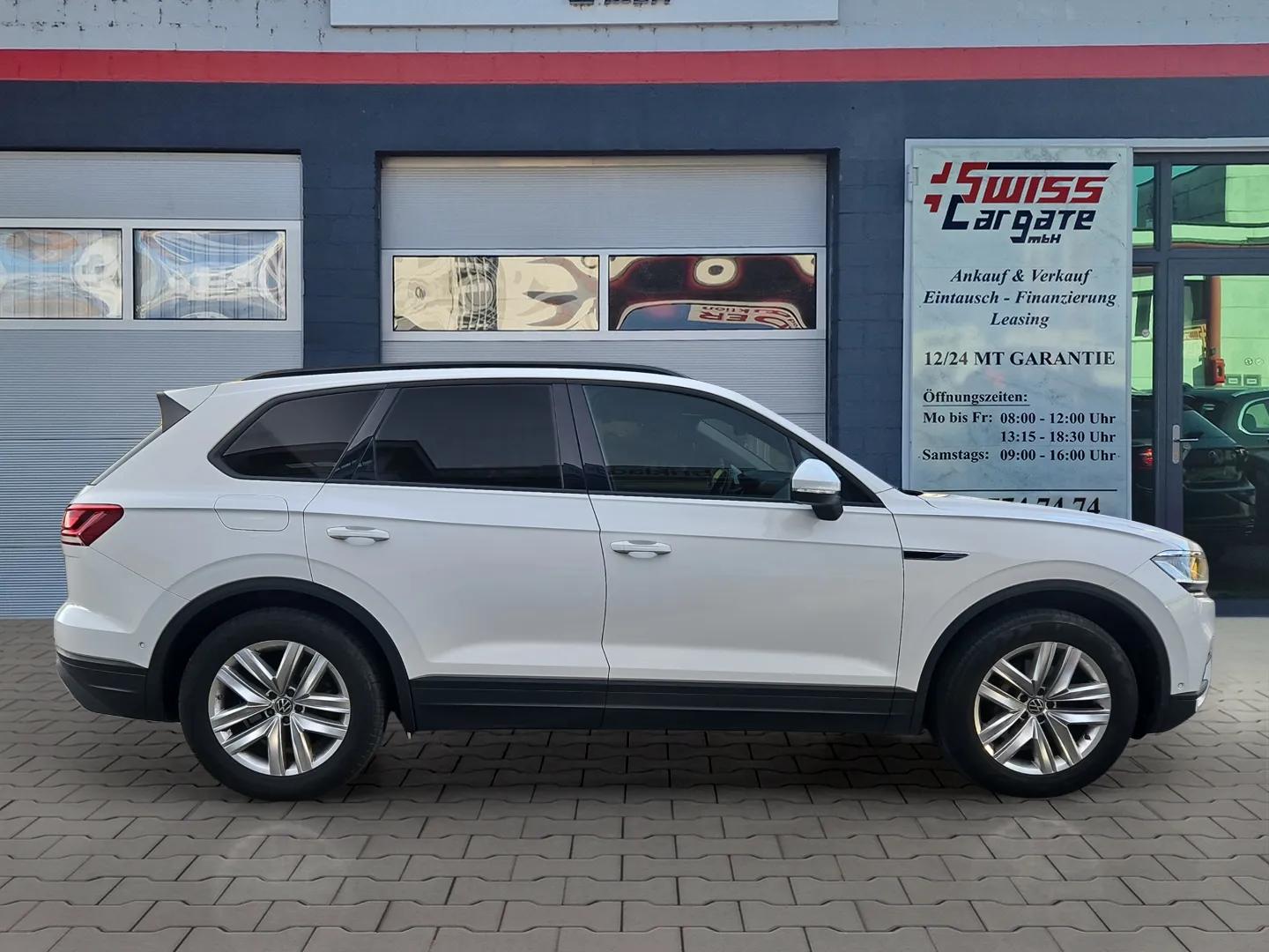 VW Touareg 3.0 TDI Tiptronic 286PS mit AHK & Luftfederung + Panoramadach-image-8