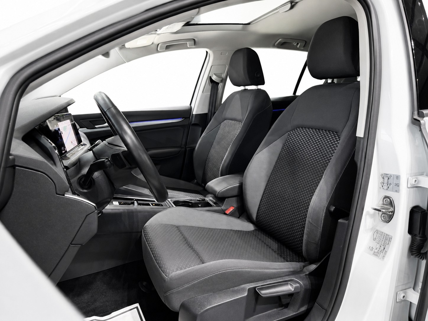 VW Golf 2.0 TDI Active DSG * Panorama-Glasdach * IQ-Light * Anhängerkupplung *-image-10