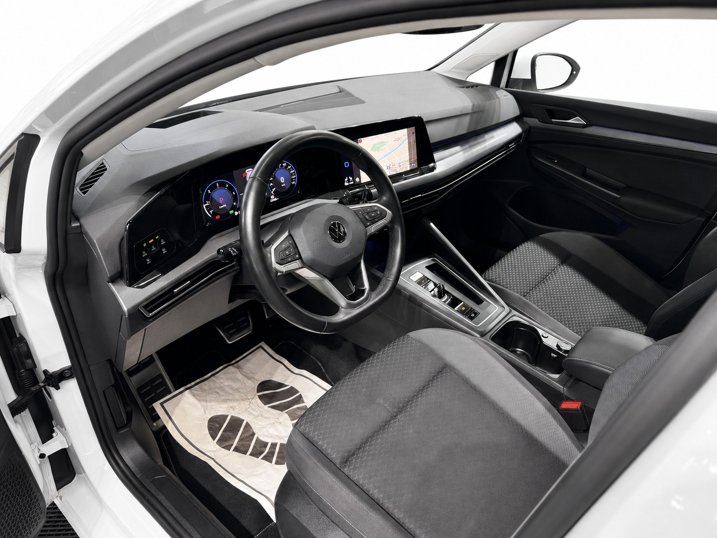 VW Golf 2.0 TDI Active DSG * Panorama-Glasdach * IQ-Light * Anhängerkupplung *-image-8