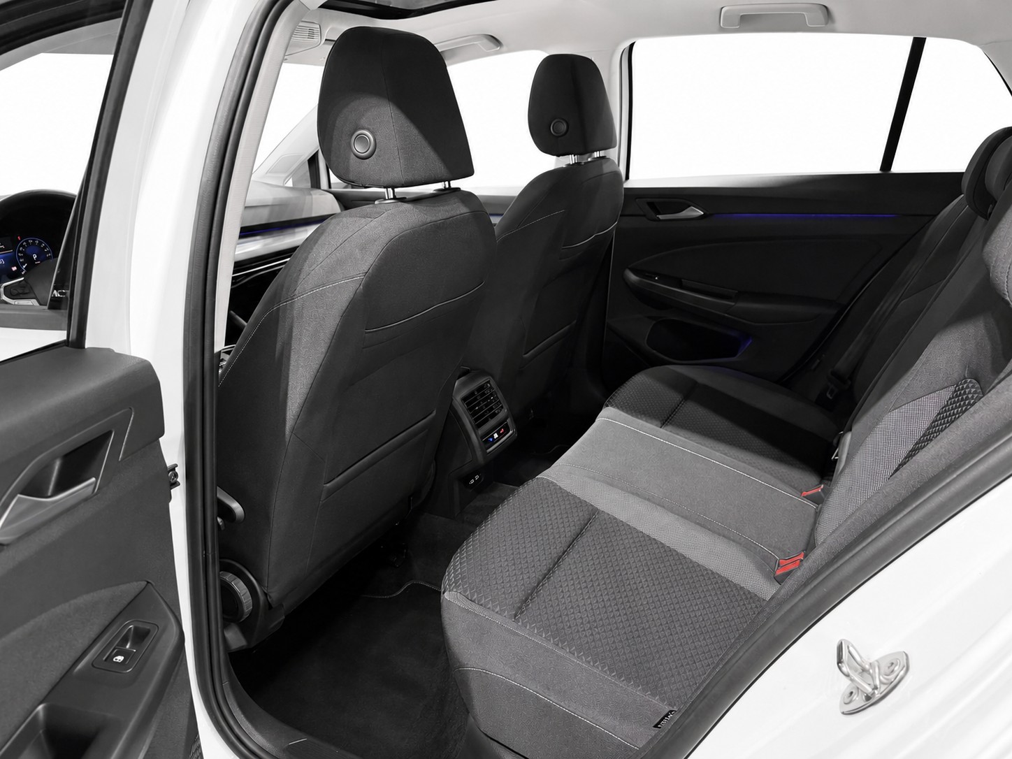 VW Golf 2.0 TDI Active DSG * Panorama-Glasdach * IQ-Light * Anhängerkupplung *-image-12