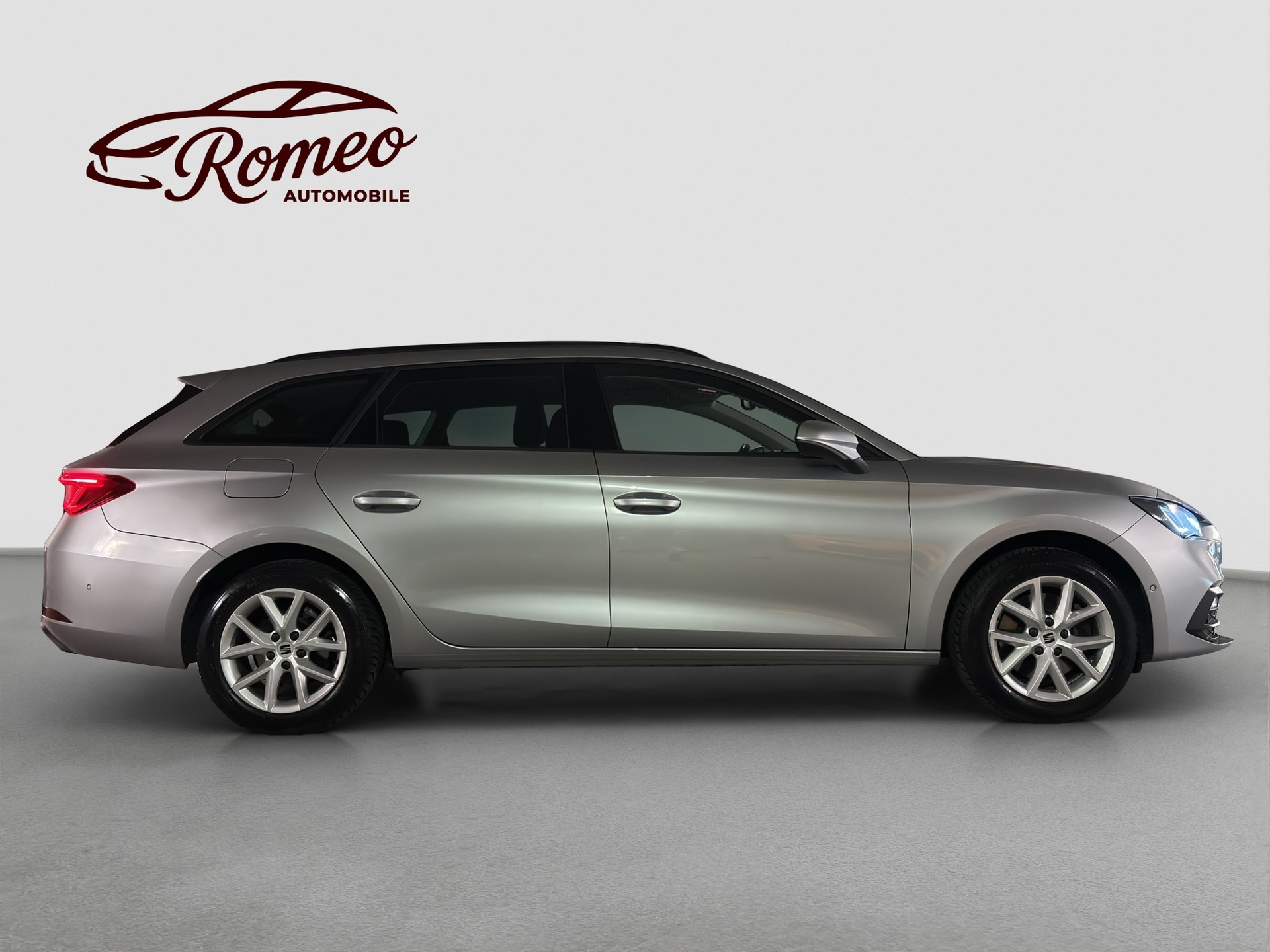 SEAT Leon ST 2.0 TDI EVO DSG Style ** Ab MFK & Service ** 1. Hand **-image-6