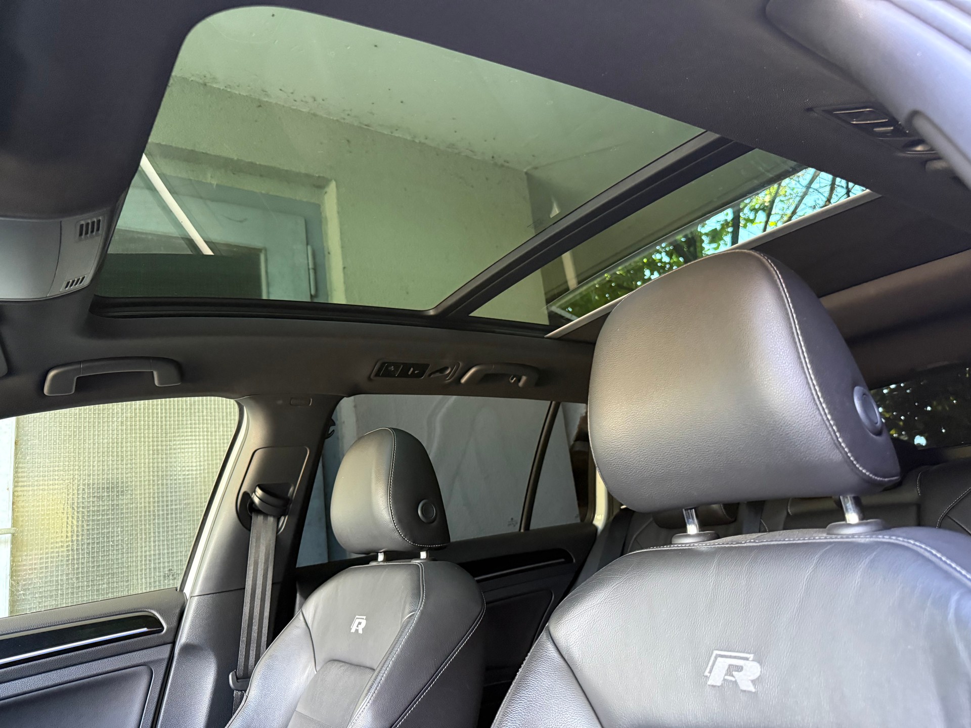 VW Golf Variant 2.0 TSI R 4 Motion DSG-image-9
