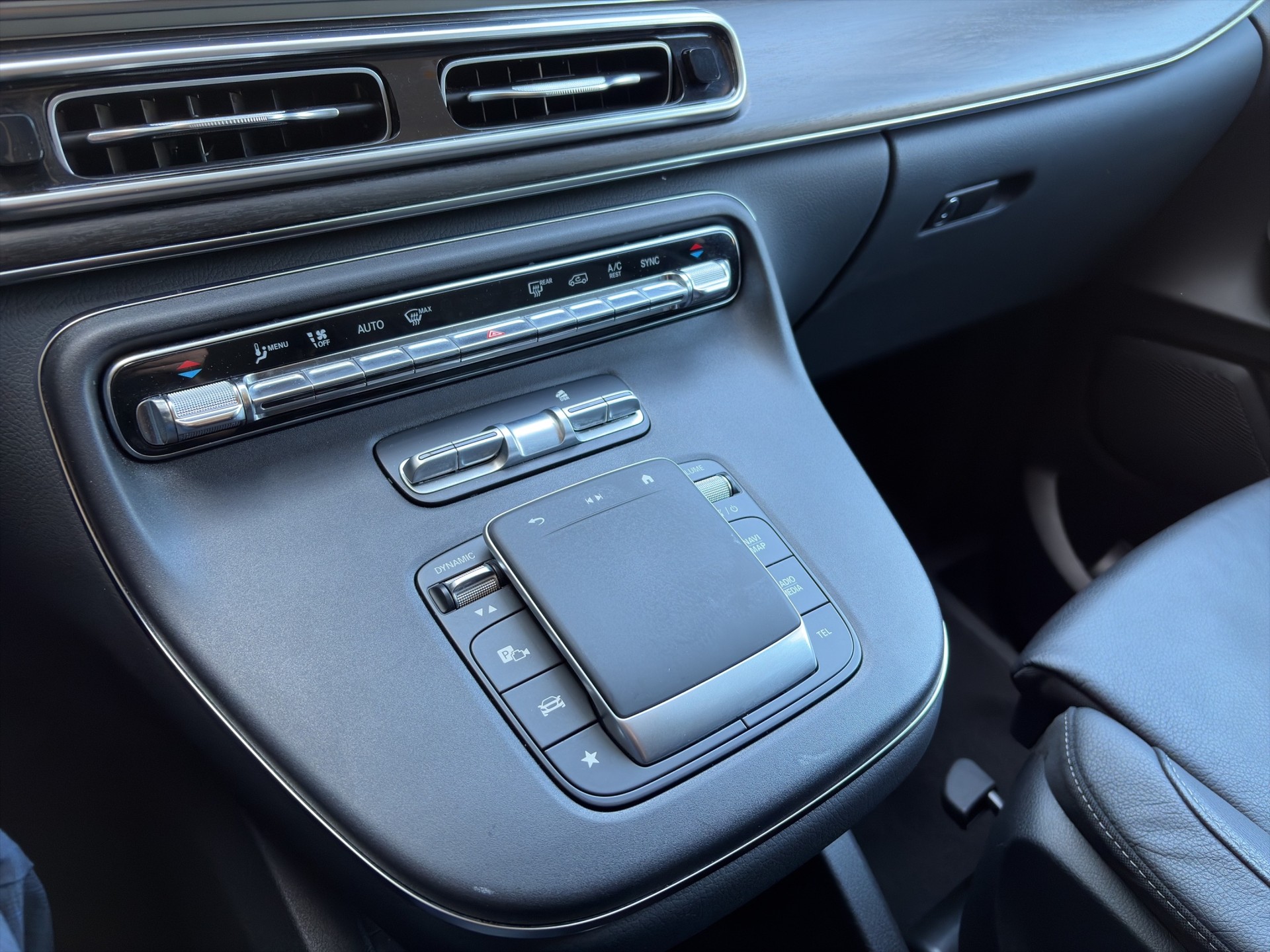 MERCEDES-BENZ V 250 d Avantgarde lang Van-image-11