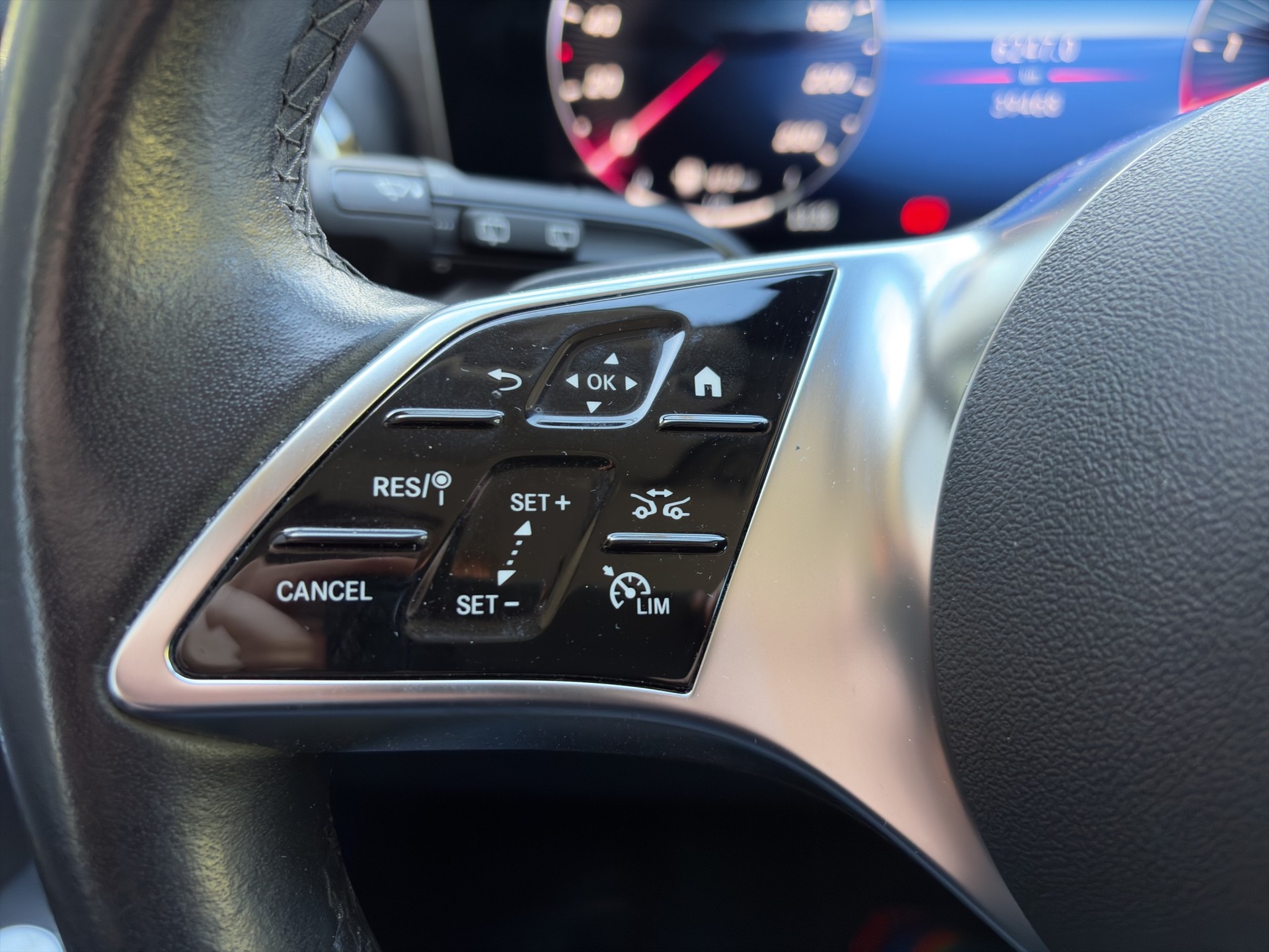 MERCEDES-BENZ V 250 d Avantgarde lang Van-image-12