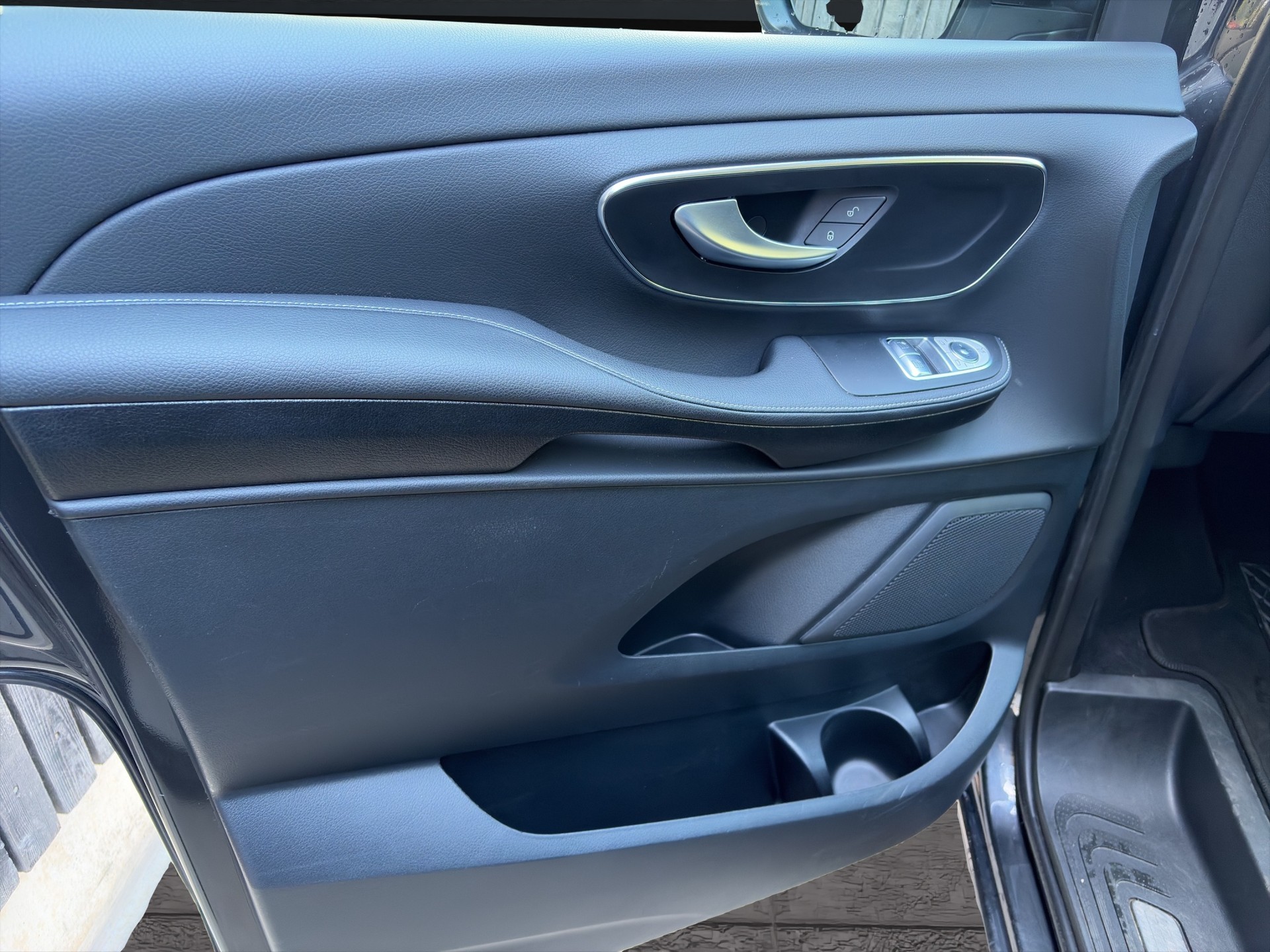 MERCEDES-BENZ V 250 d Avantgarde lang Van-image-8