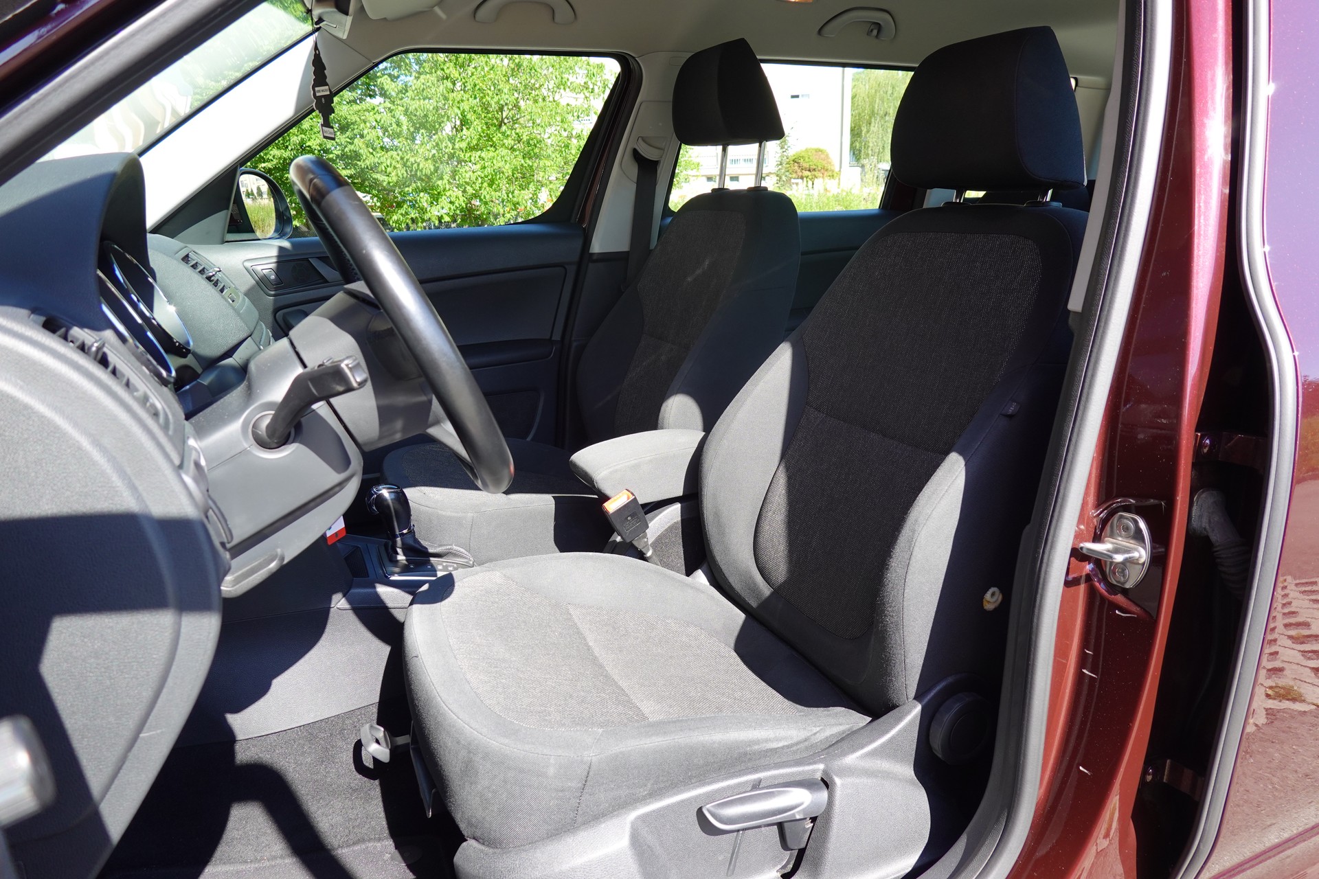 SKODA Yeti 1.2 TSI DSG -"* CH Fahrzeug * 8 Roues * Phares Auto * Capteur stationnement * Tempomat * Clim Auto *-image-17