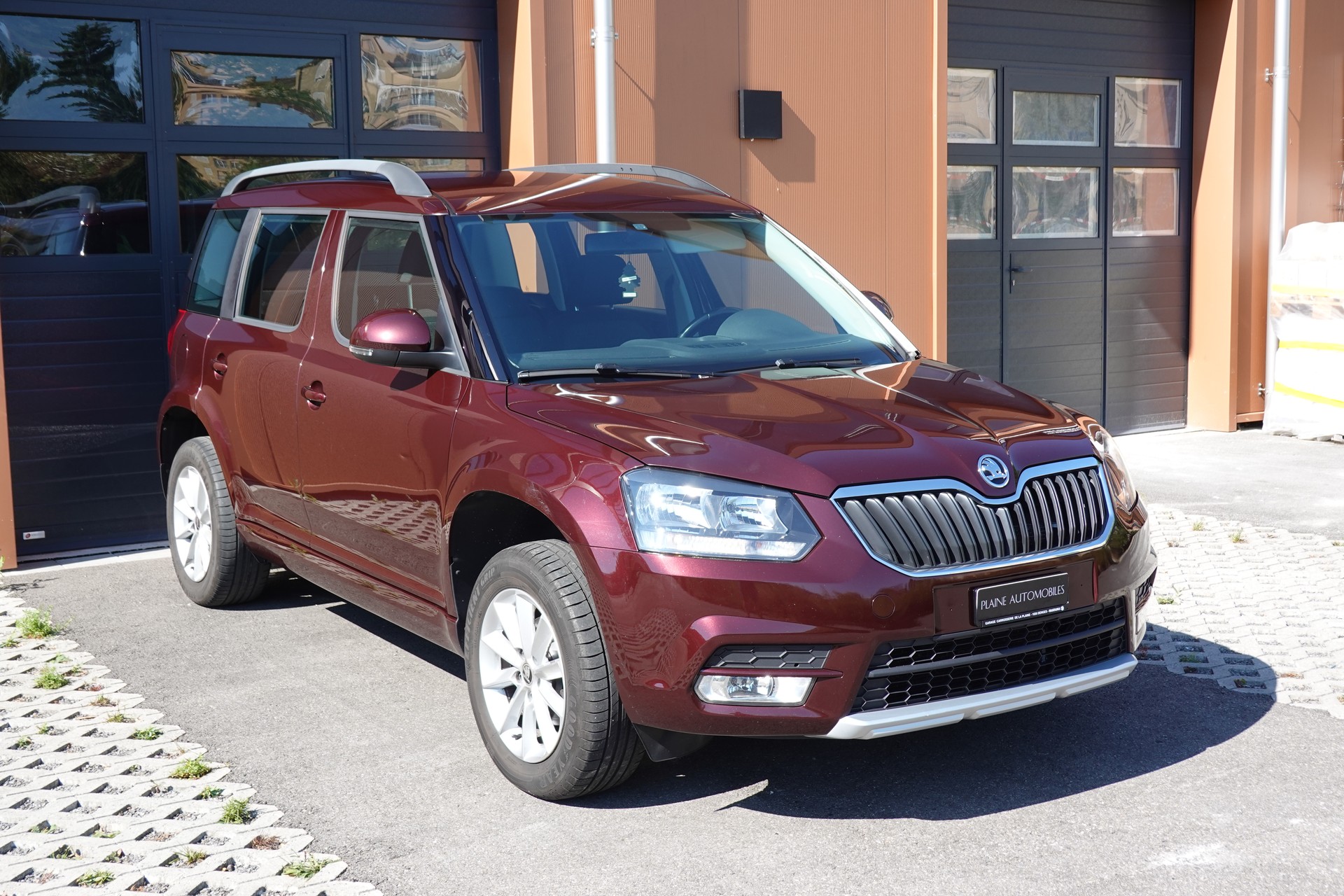 SKODA Yeti 1.2 TSI DSG -"* CH Fahrzeug * 8 Roues * Phares Auto * Capteur stationnement * Tempomat * Clim Auto *-image-2