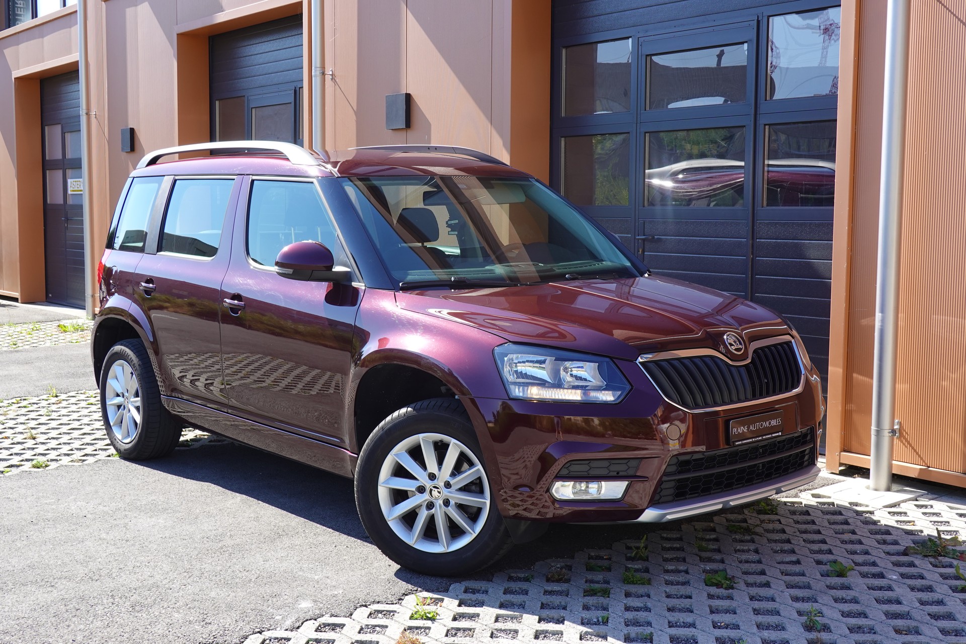 SKODA Yeti 1.2 TSI DSG -"* CH Fahrzeug * 8 Roues * Phares Auto * Capteur stationnement * Tempomat * Clim Auto *-image-5