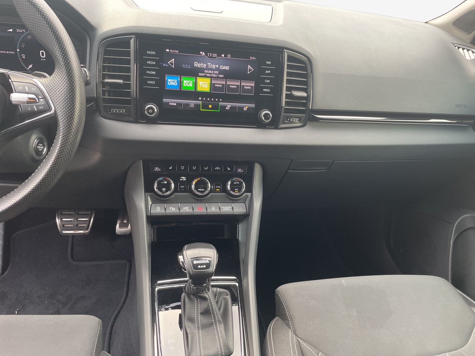 SKODA Karoq 2.0 TDI CR Sport Line 4x4 DSG-image-10