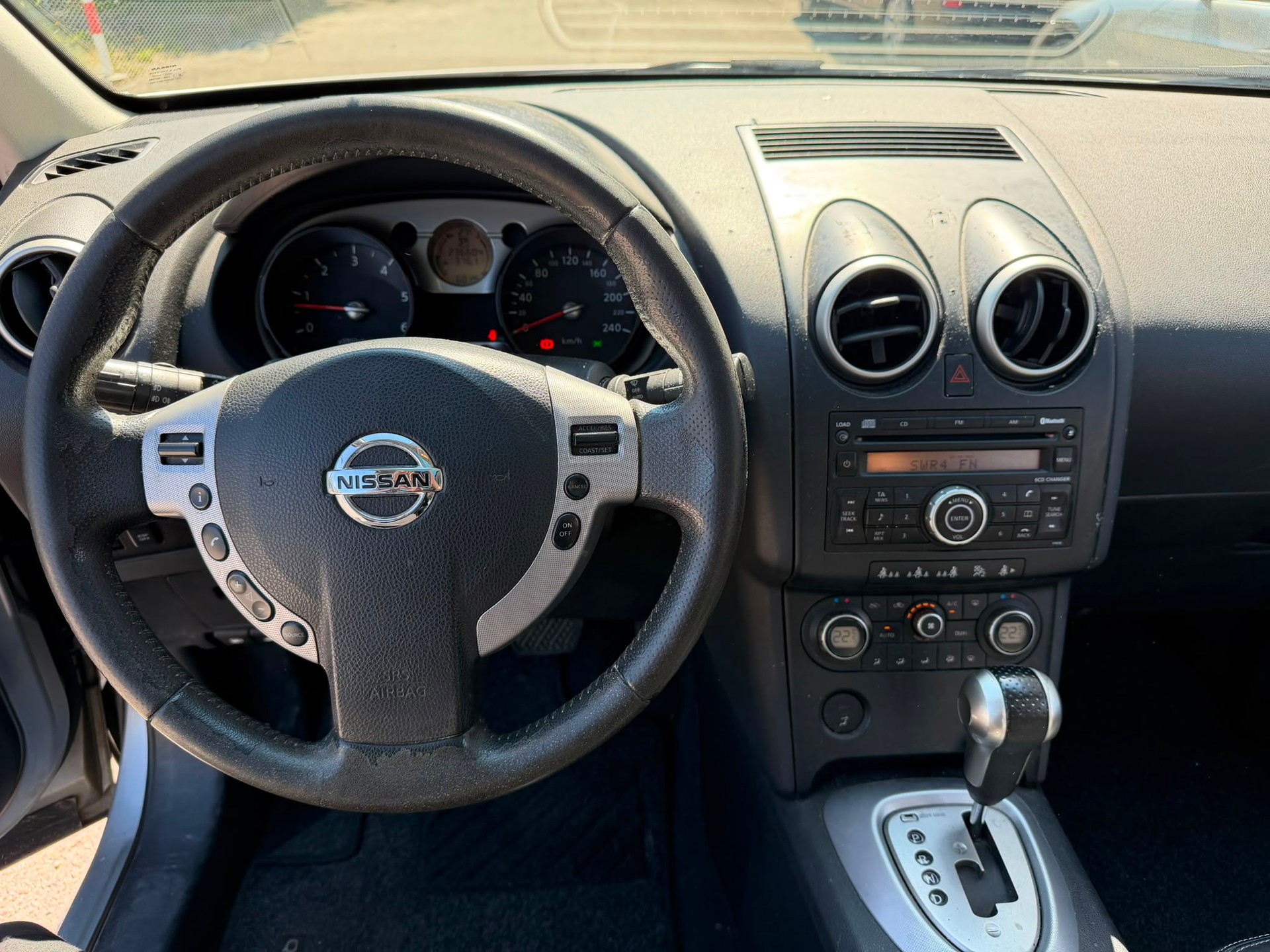 NISSAN Qashqai 2.0 dCi 4WD acenta Automatic-image-6