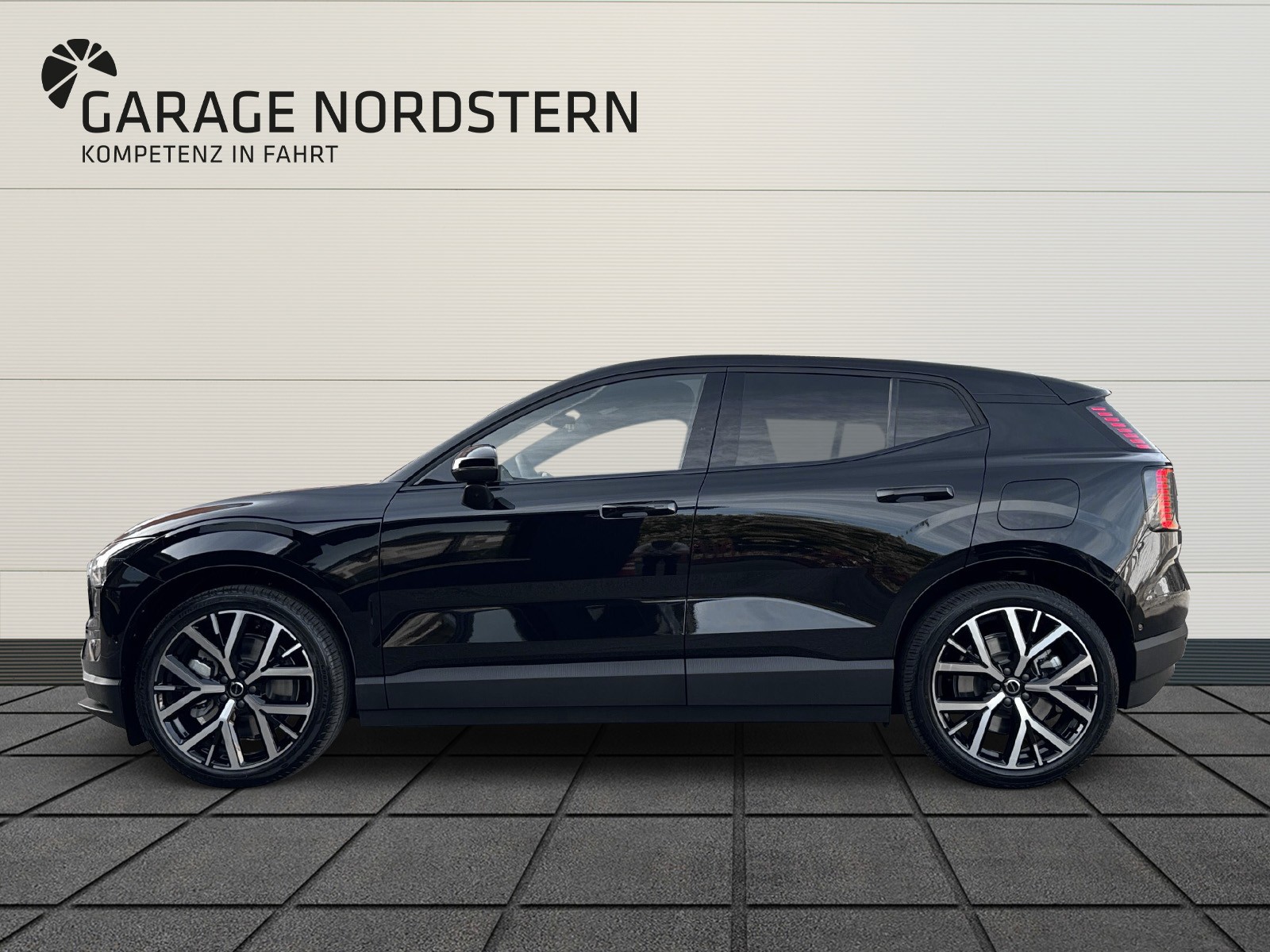 VOLVO EX30 E60 Twin Ultra Performance Sw. Black Ed. AWD-image-1