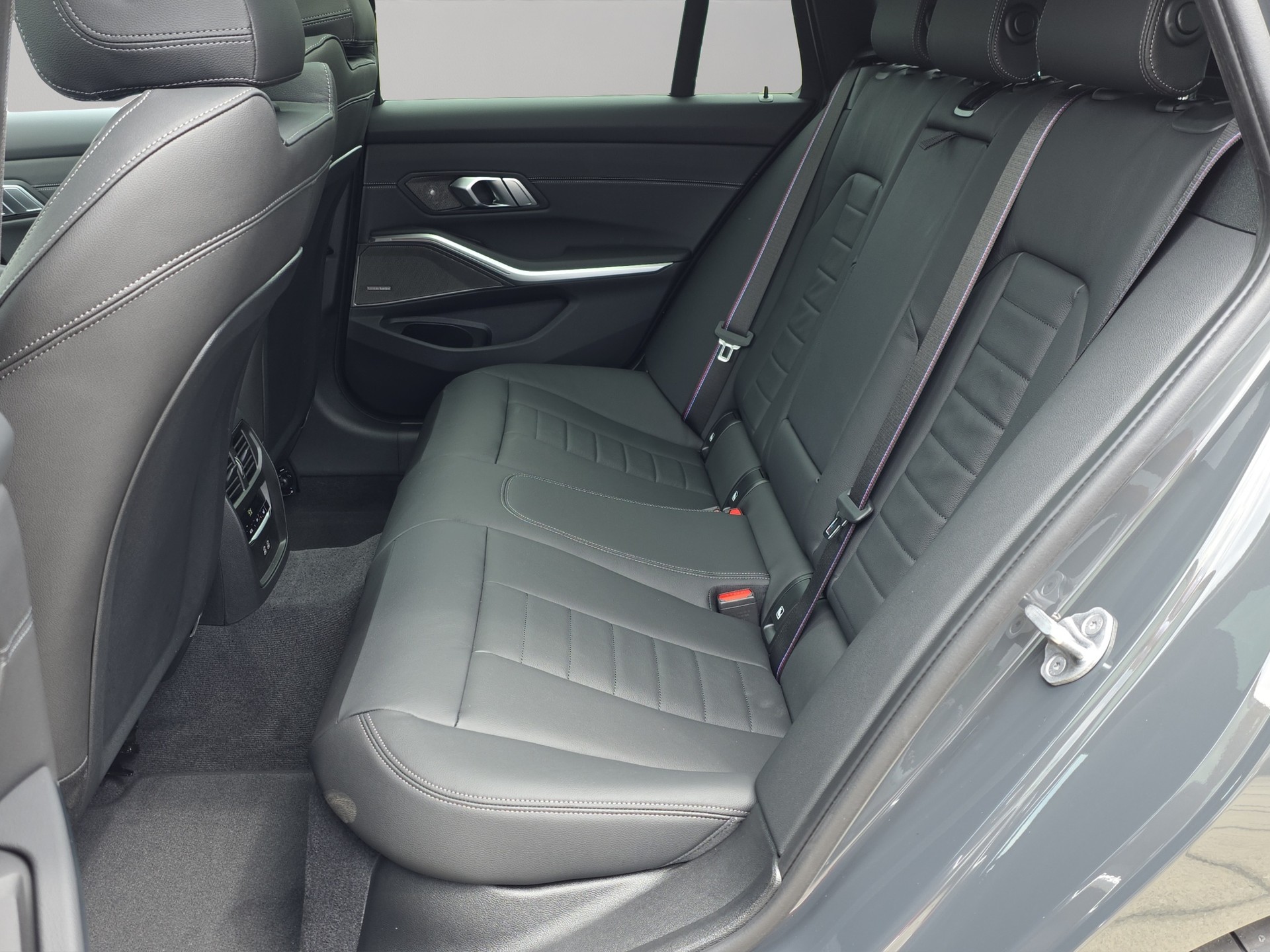BMW M340i xDrive 48V Touring Steptronic M Sport Pro-image-16