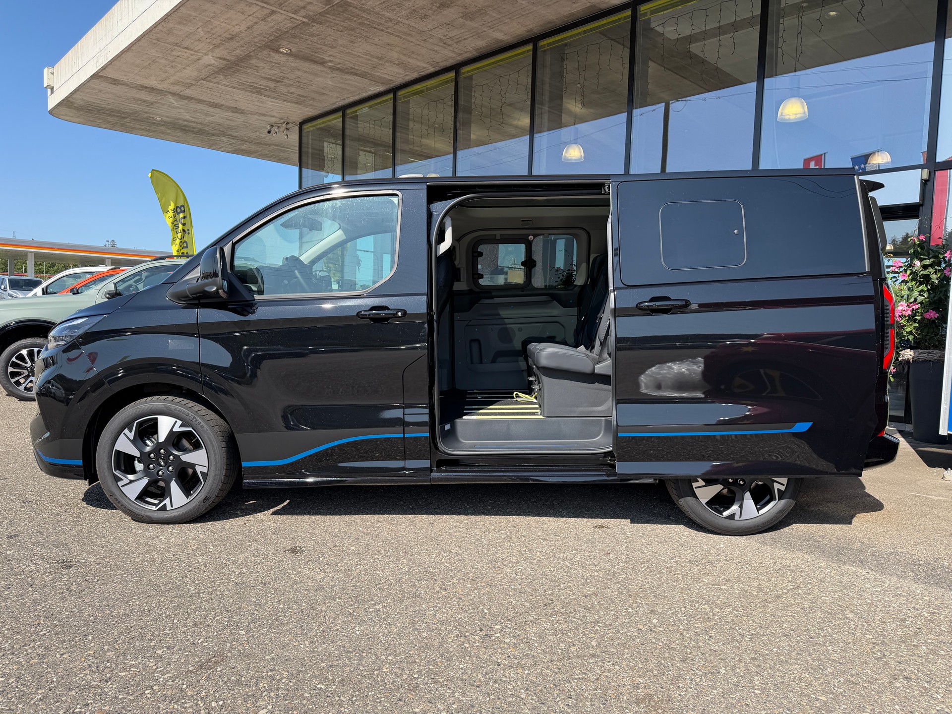 FORD Tourneo Bus 320 L1H1 Sport Automat 4x4-image-4