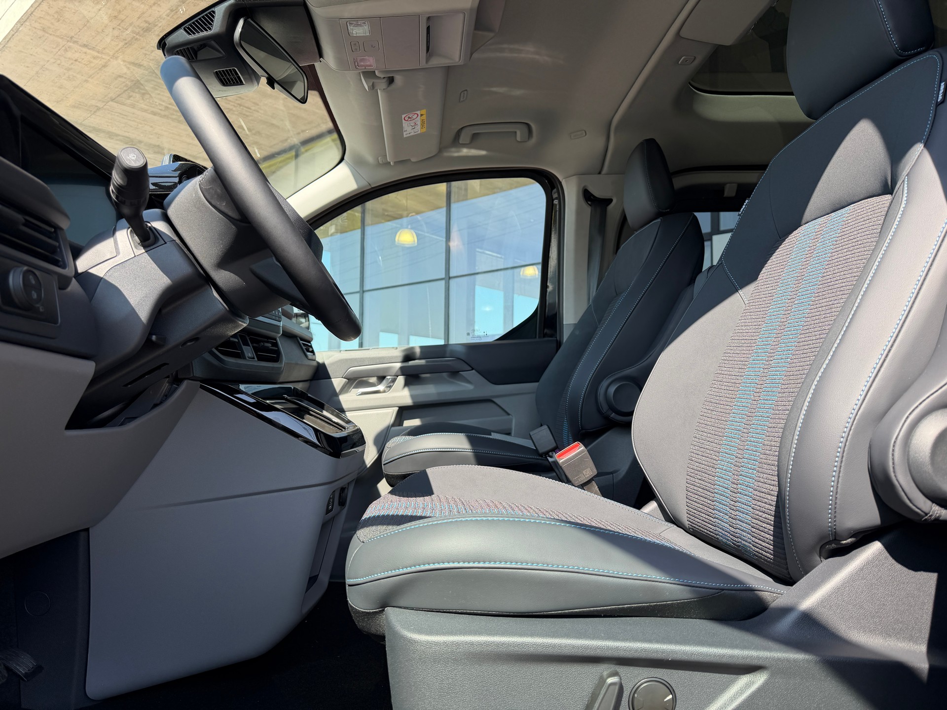 FORD Tourneo Bus 320 L1H1 Sport Automat 4x4-image-8