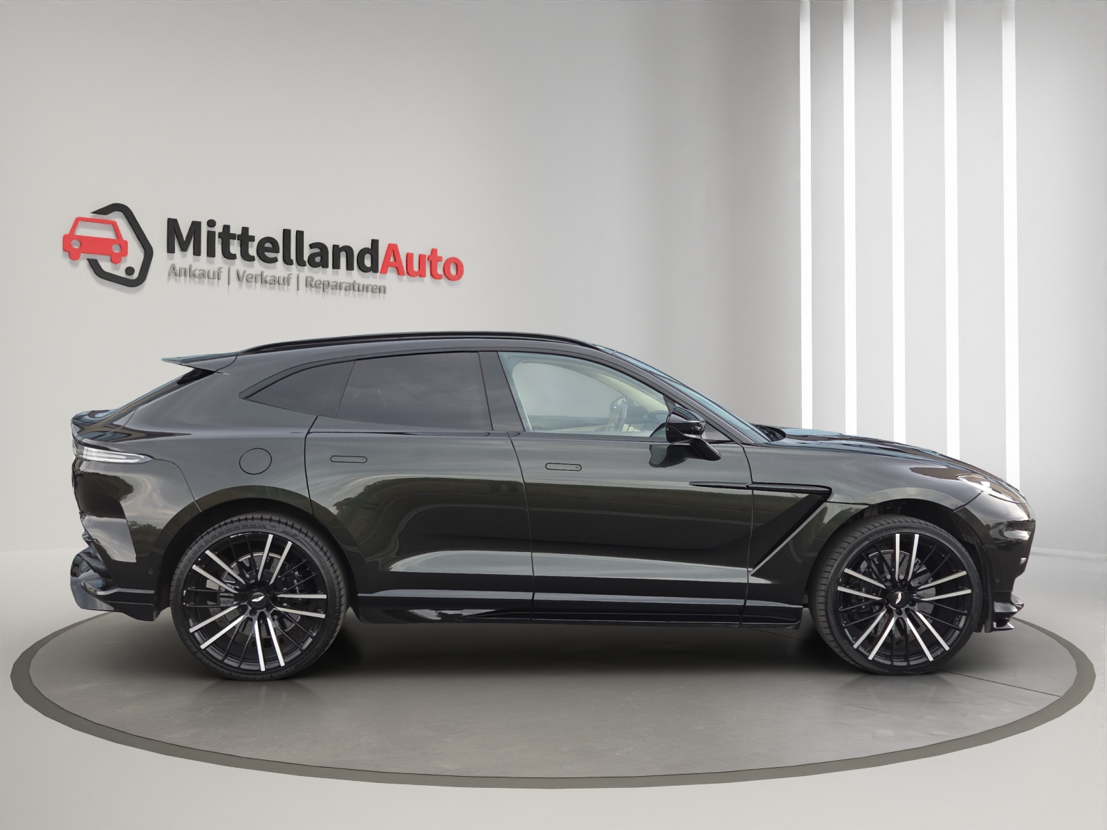 ASTON MARTIN DBX707 4.0 V8-showroom-element-3