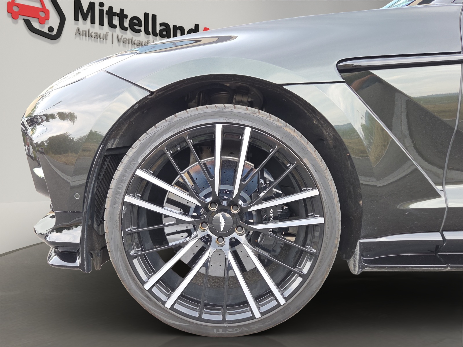 ASTON MARTIN DBX707 4.0 V8-image-5
