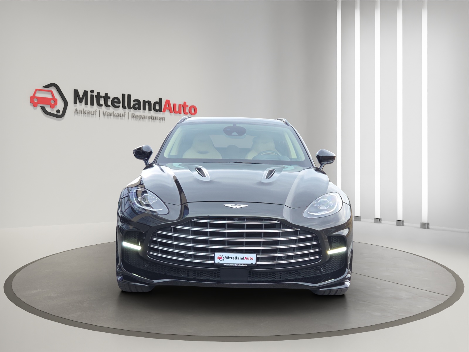 ASTON MARTIN DBX707 4.0 V8-showroom-element-1