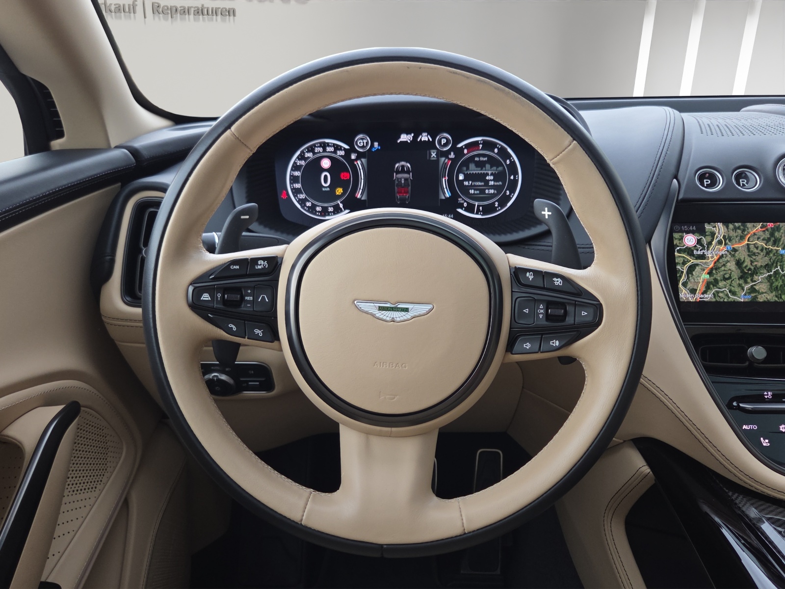 ASTON MARTIN DBX707 4.0 V8-image-7