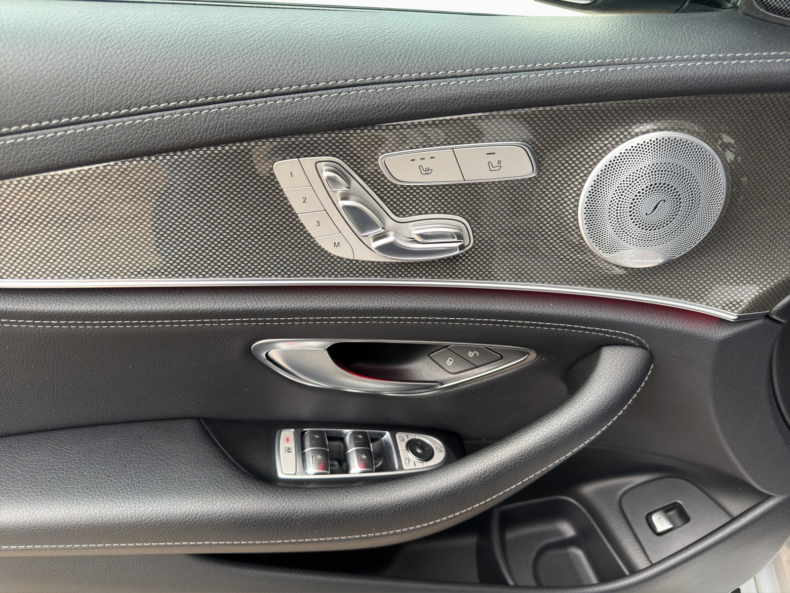 MERCEDES-BENZ E 220d Swiss Star AMG Line 4Matic 9G-Tronic-image-9