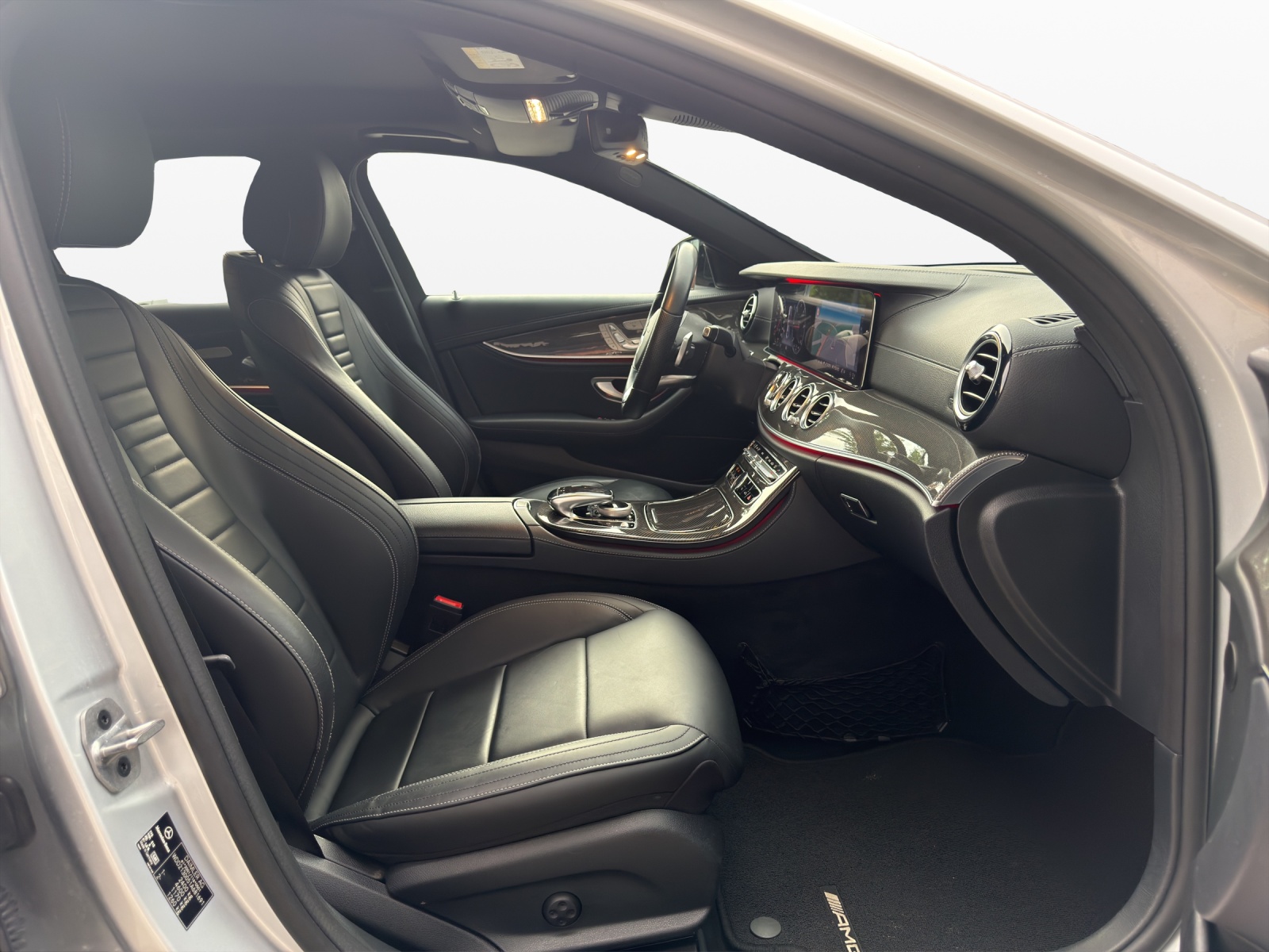 MERCEDES-BENZ E 220d Swiss Star AMG Line 4Matic 9G-Tronic-image-14