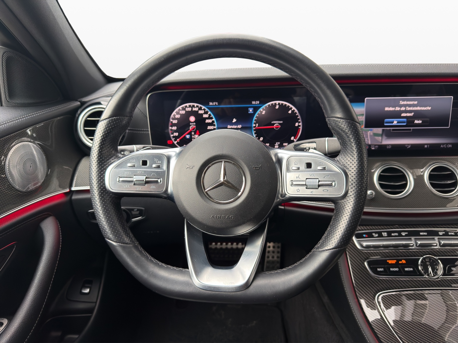 MERCEDES-BENZ E 220d Swiss Star AMG Line 4Matic 9G-Tronic-image-10