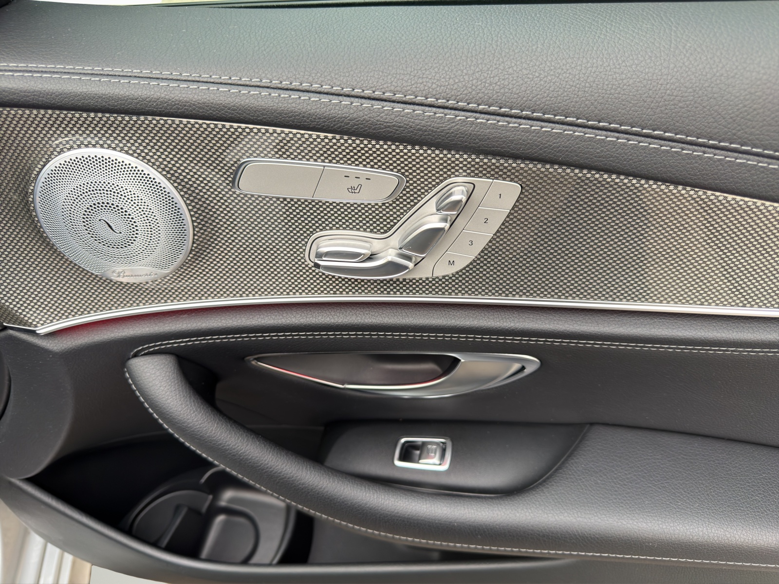 MERCEDES-BENZ E 220d Swiss Star AMG Line 4Matic 9G-Tronic-image-16